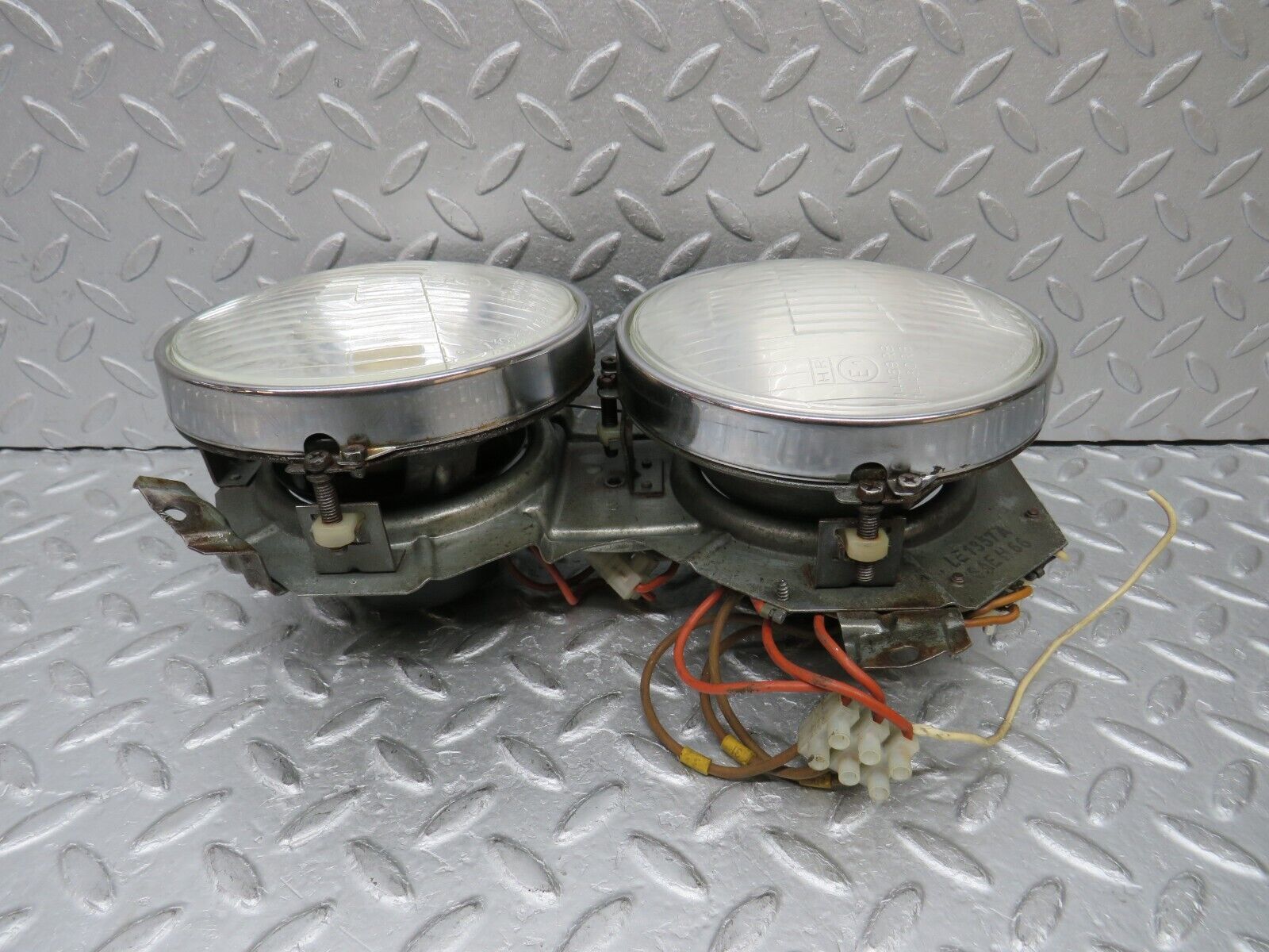 37580 Mercedes-Benz W109 300SEL Front Headlight Bosch Left/Right 1300508003 7077R 1305601134 1305602059