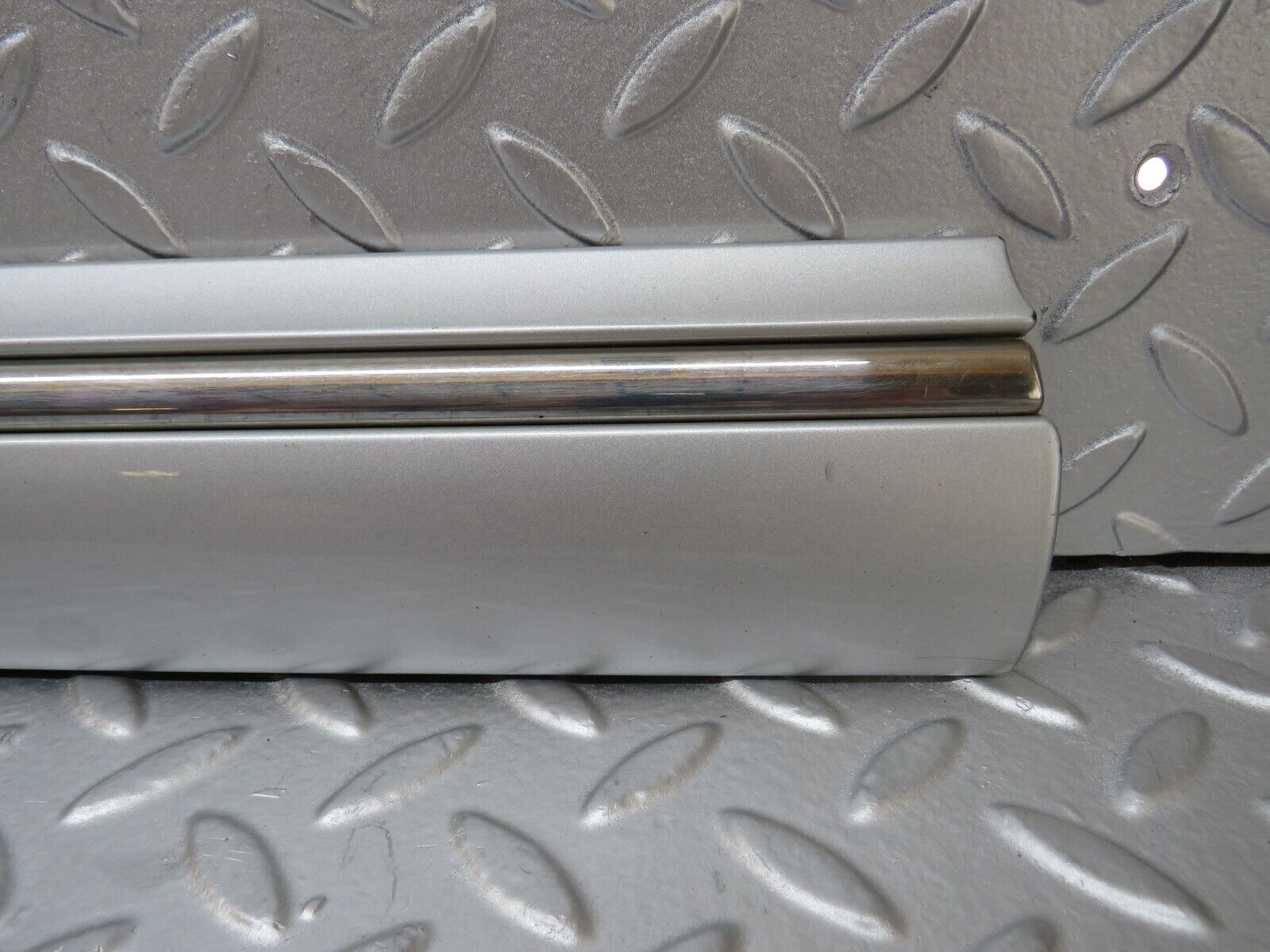 35013 Mercedes-Benz W210 320E Front Left Door Centre Moulding Trim 2106900382