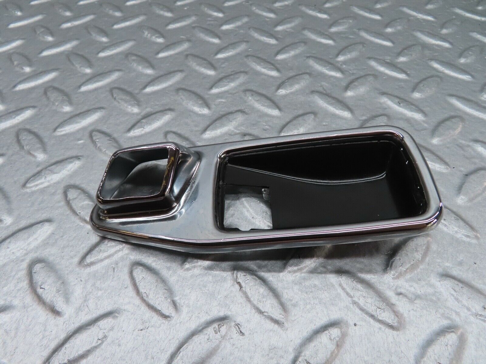 17958 Mercedes-Benz W123 200 Chrome Frame For Door Opener Left 1167660111