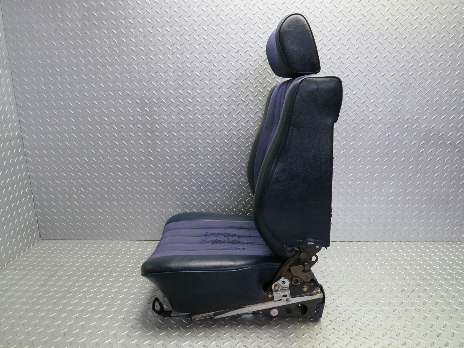 23041 Mercedes-Benz C123 230CE Coupe Front Right Seat Blue Half Leather