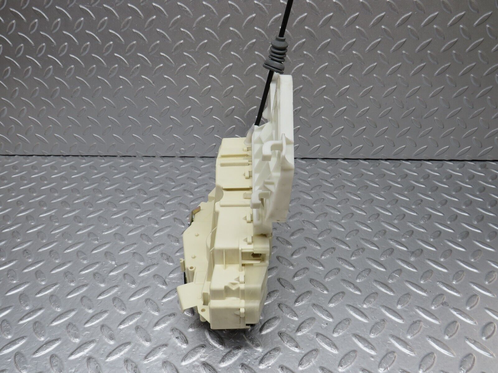 35236 Mercedes-Benz W221 Rear Right Door Lock Mechanism 2217302835