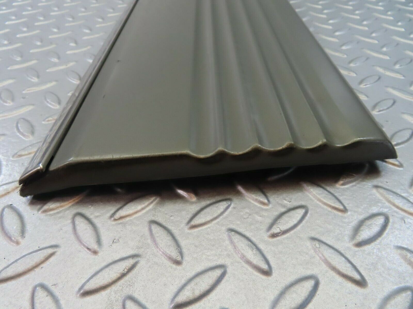 8875 Mercedes-Benz W126 Rear Left Door Moulding 1266900540