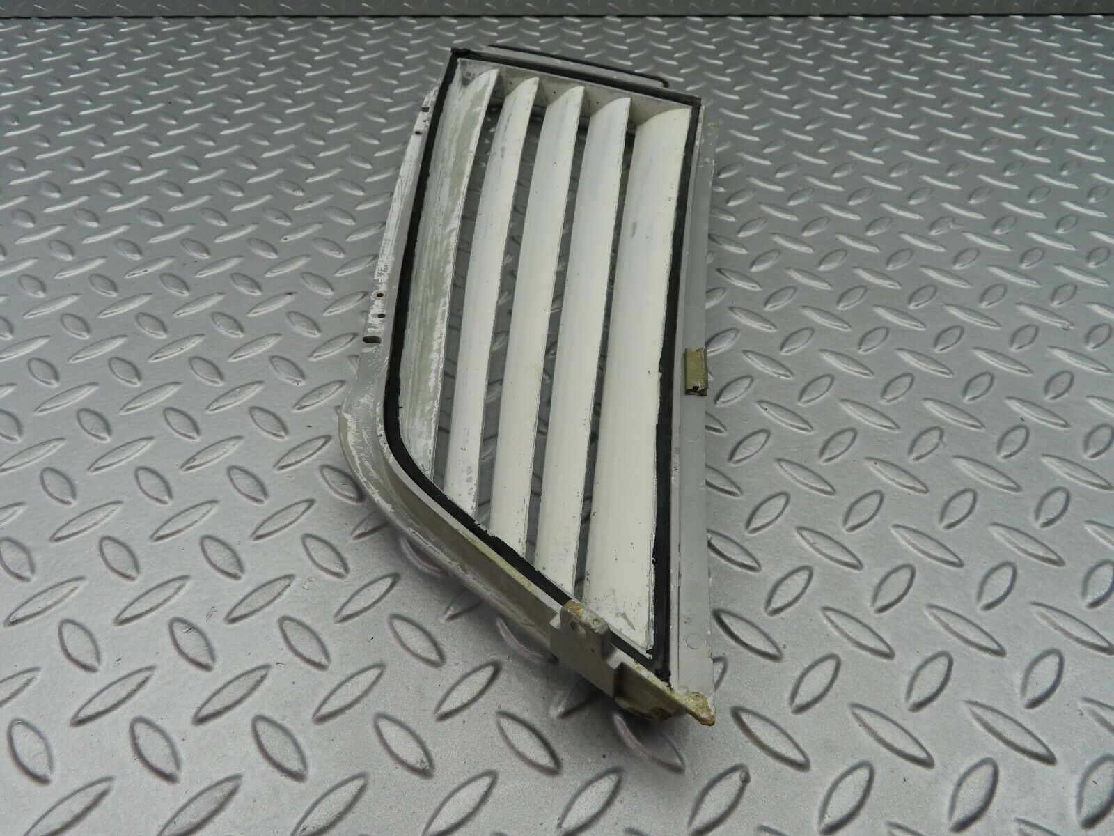 6917 Mercedes-Benz C107 350SLC Coupe Side Window Louvre Rear Right