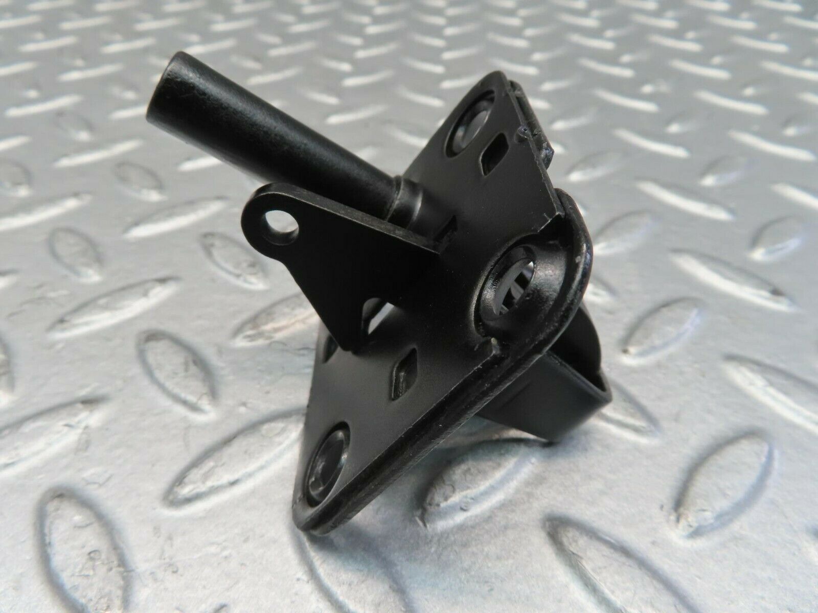 11556 Mercedes-Benz C123 230CE Coupe Bonnet Lock Catch