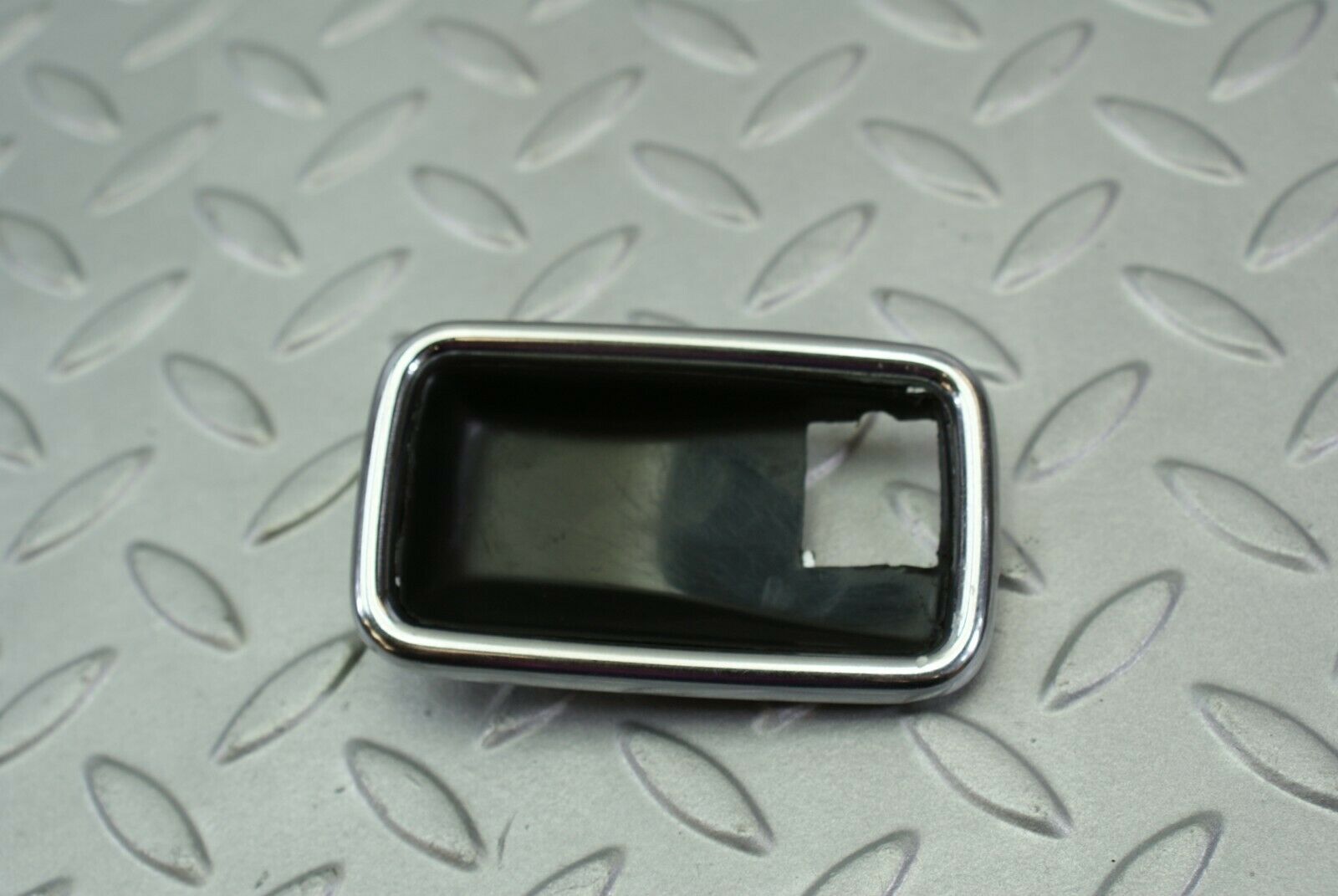 3184 Mercedes-Benz W115 220D Chrome Frame For Door Handle Left 1087660511