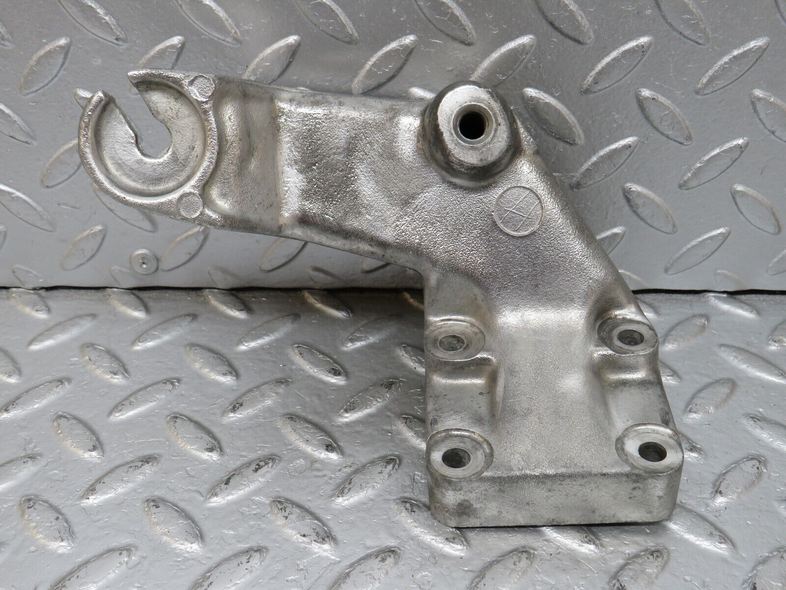 34507 Mercedes-Benz C126 380SEC Engine Mount Bracket Left Side 1162235004