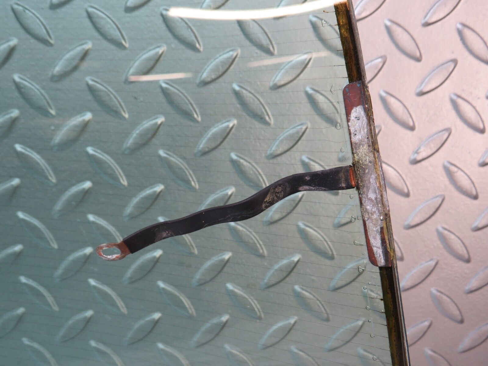 36010 Mercedes-Benz W126 420SE Rear Heated Windscreen