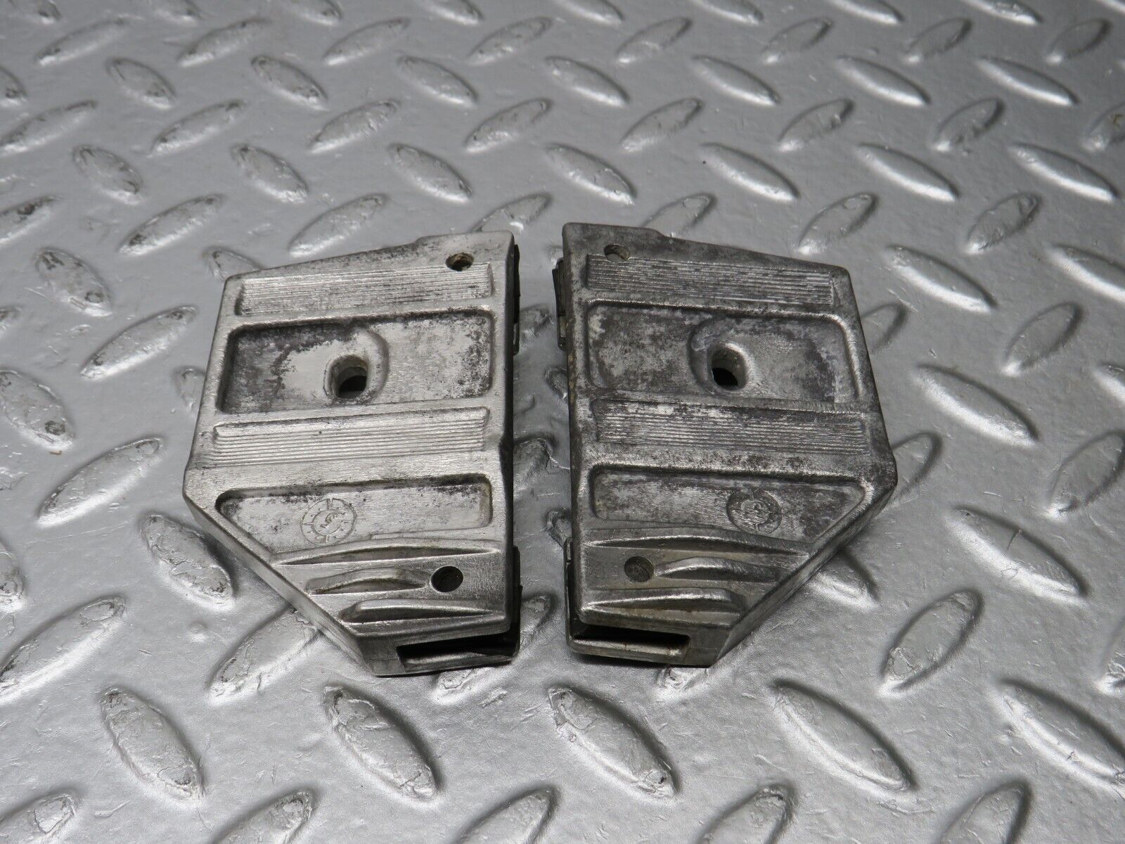 39727 Mercedes-Benz R129 320SL Coupe Door Window Guide Bracket 1247250132 1247250232