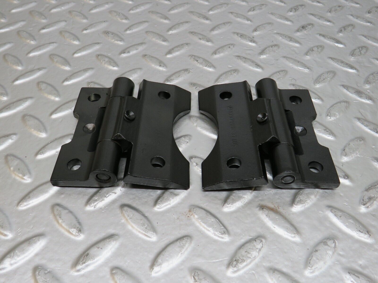 25421 Mercedes-Benz W123 200 Door Hinge Pair 1237200037