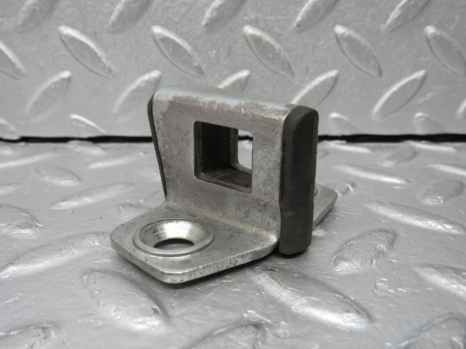 38060 Mercedes-Benz A124 320E Cabriolet Door Lock Latch