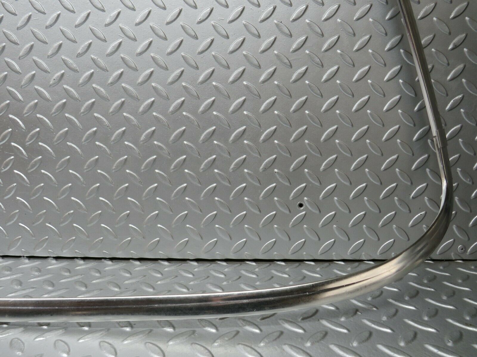 23404 Mercedes-Benz W116 350SE Front Windscreen Chrome Frame