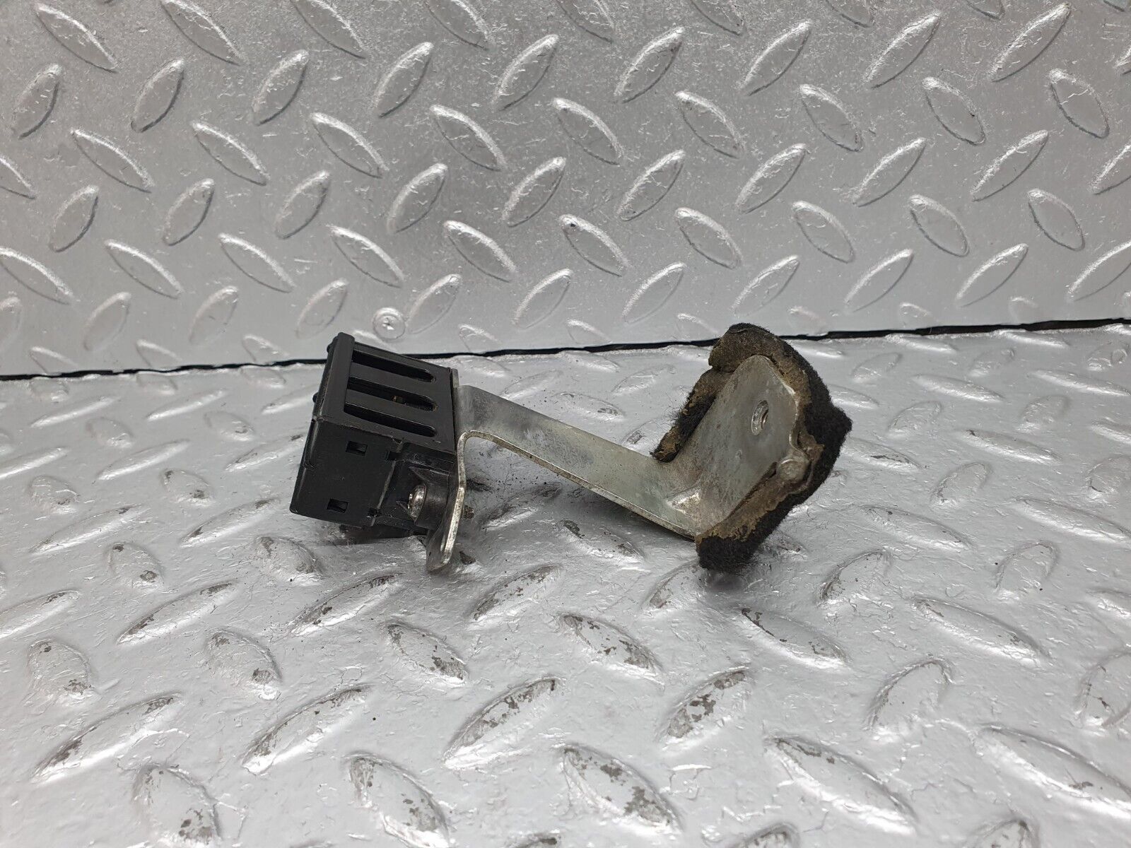 41108 Mercedes-Benz W126 300SE Cable Wire Connector 1235400369