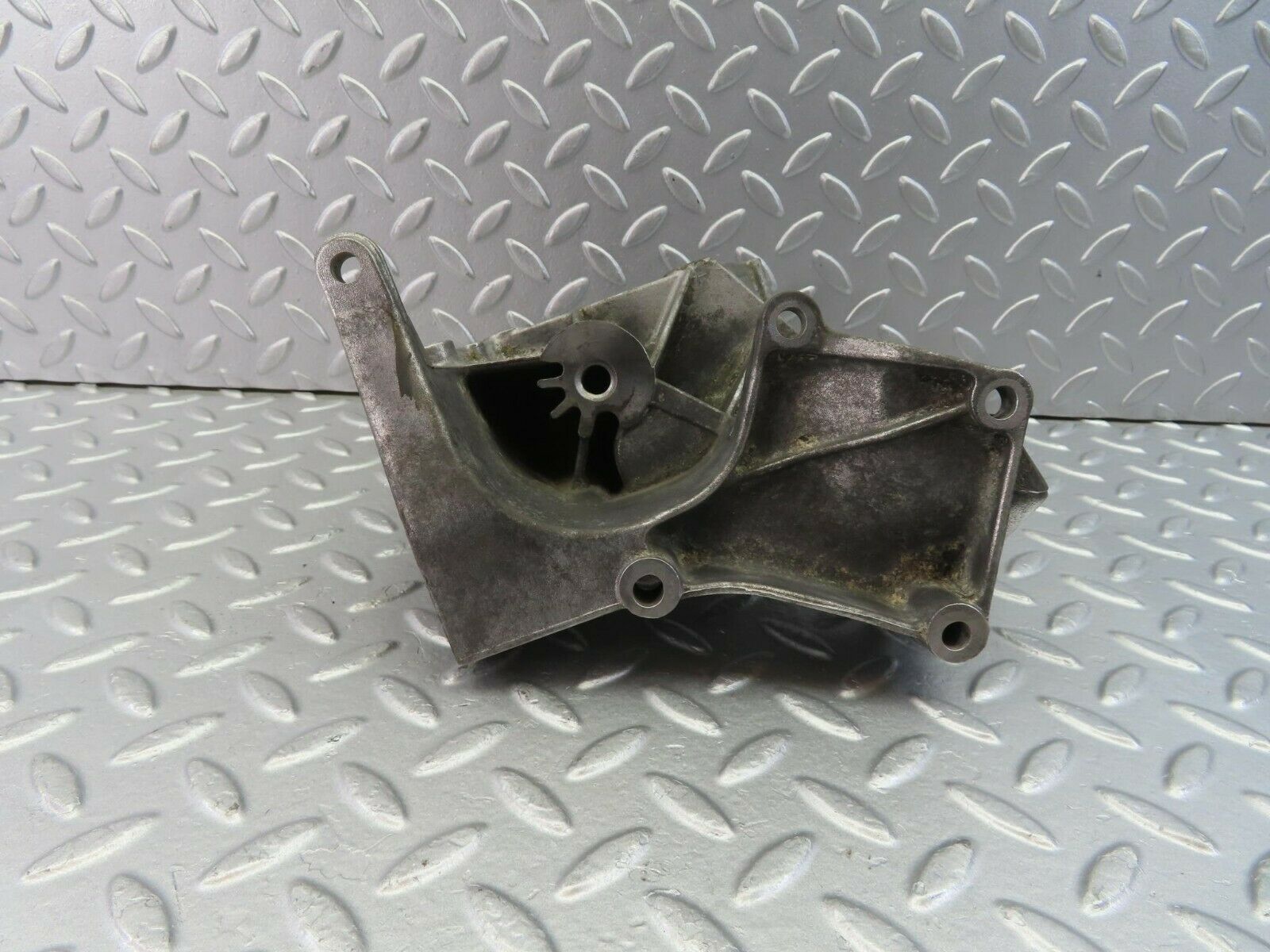 10554 Mercedes-Benz W201 190E Power Steering Pump Bracket