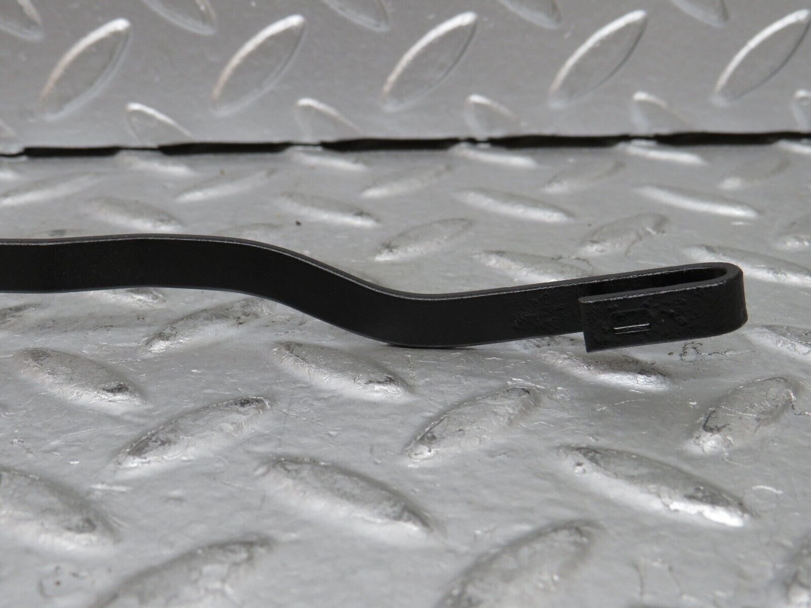 28380 Mercedes-Benz S123 240D Wagon Right Wiper Arm Bosch 3399990553