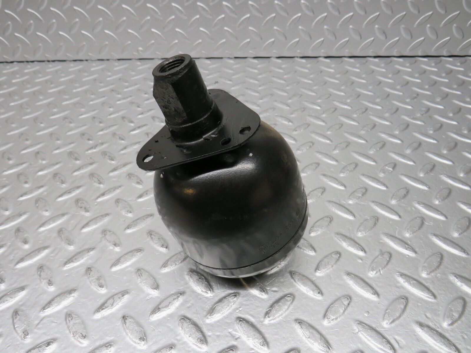 31549 Mercedes-Benz S124 220TE Wagon Rear Suspension Sphere 0037801723