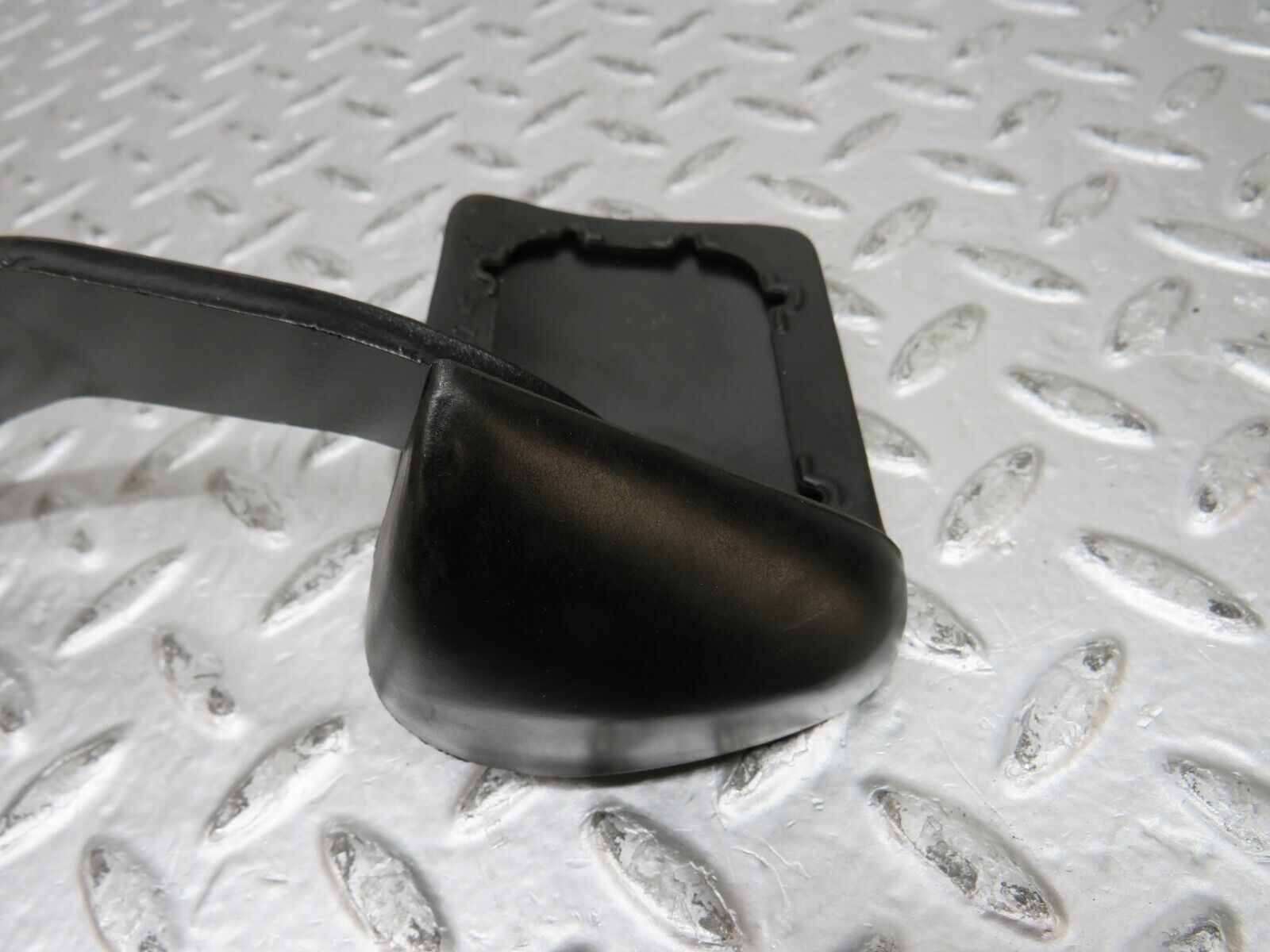 32136 Mercedes-Benz W123 230E Brake Pedal With Rubber 1232910082