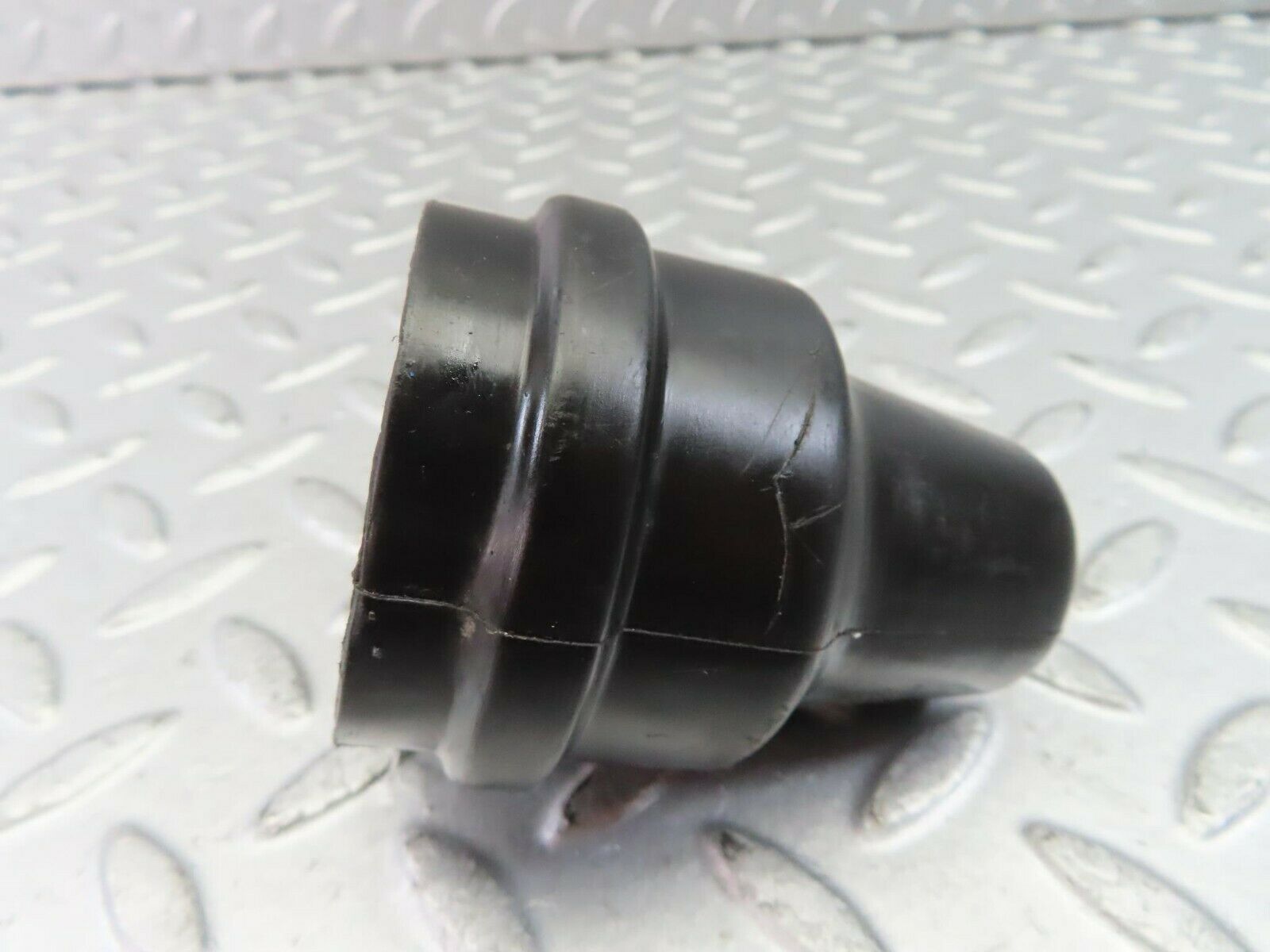 9710 Mercedes-Benz C123 280CE Coupe Ignition Coil Protective Cap 0001581785