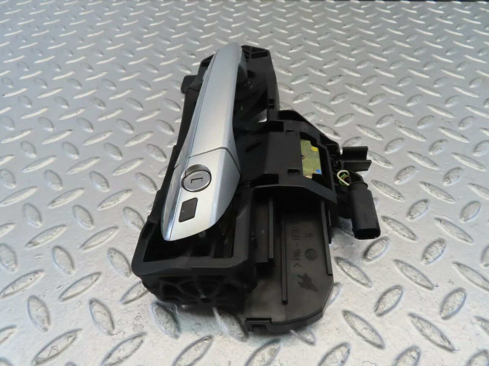 11176 Mercedes-Benz W221 S320 Front Right Door Handle