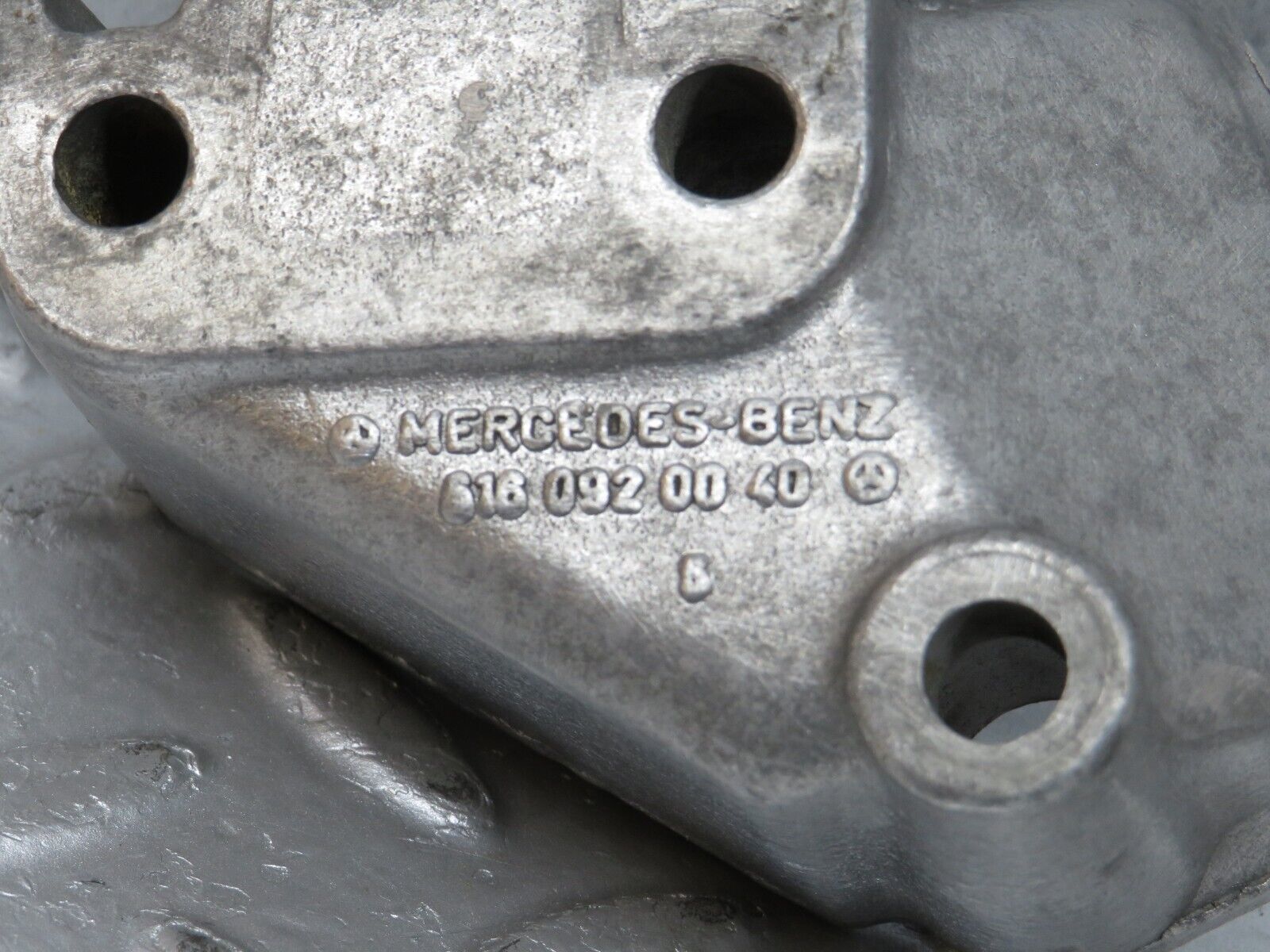 32257 Mercedes-Benz W116 350SE Fuel Filter Mount Bracket 6160920040