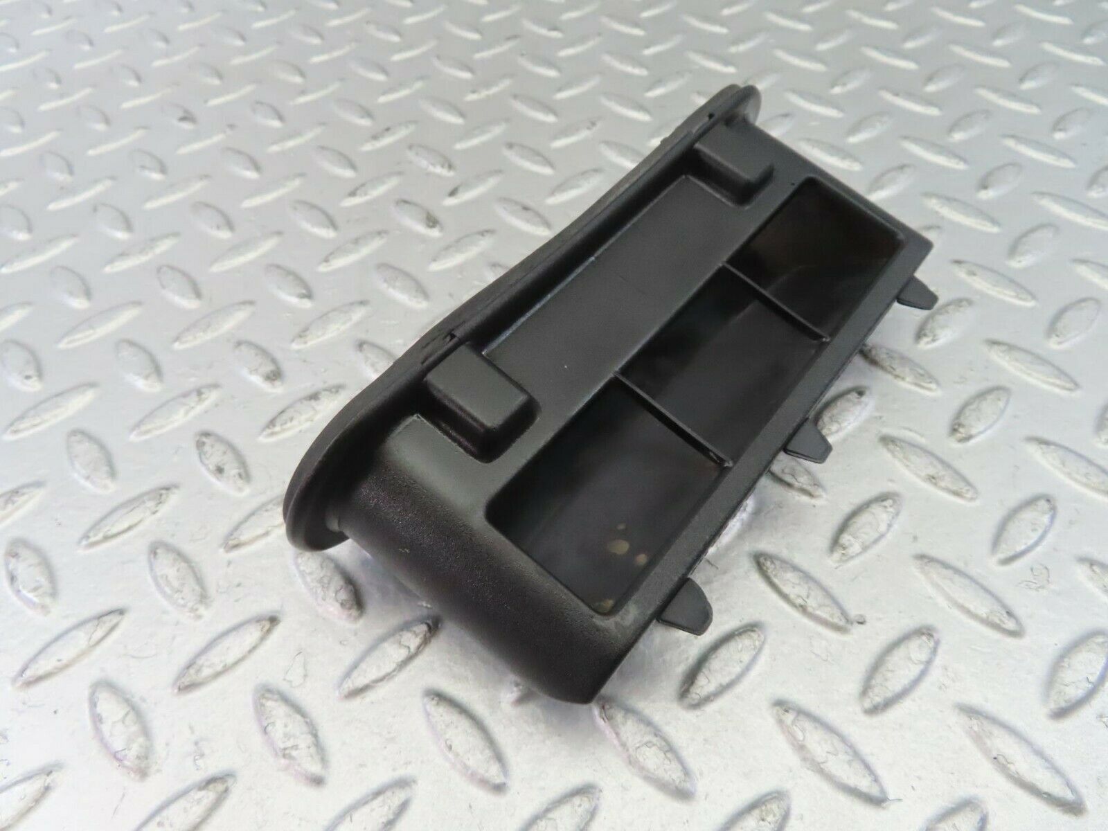 10372 Mercedes-Benz W201 190E Trunk Breather Ventilation Valve 2018300242