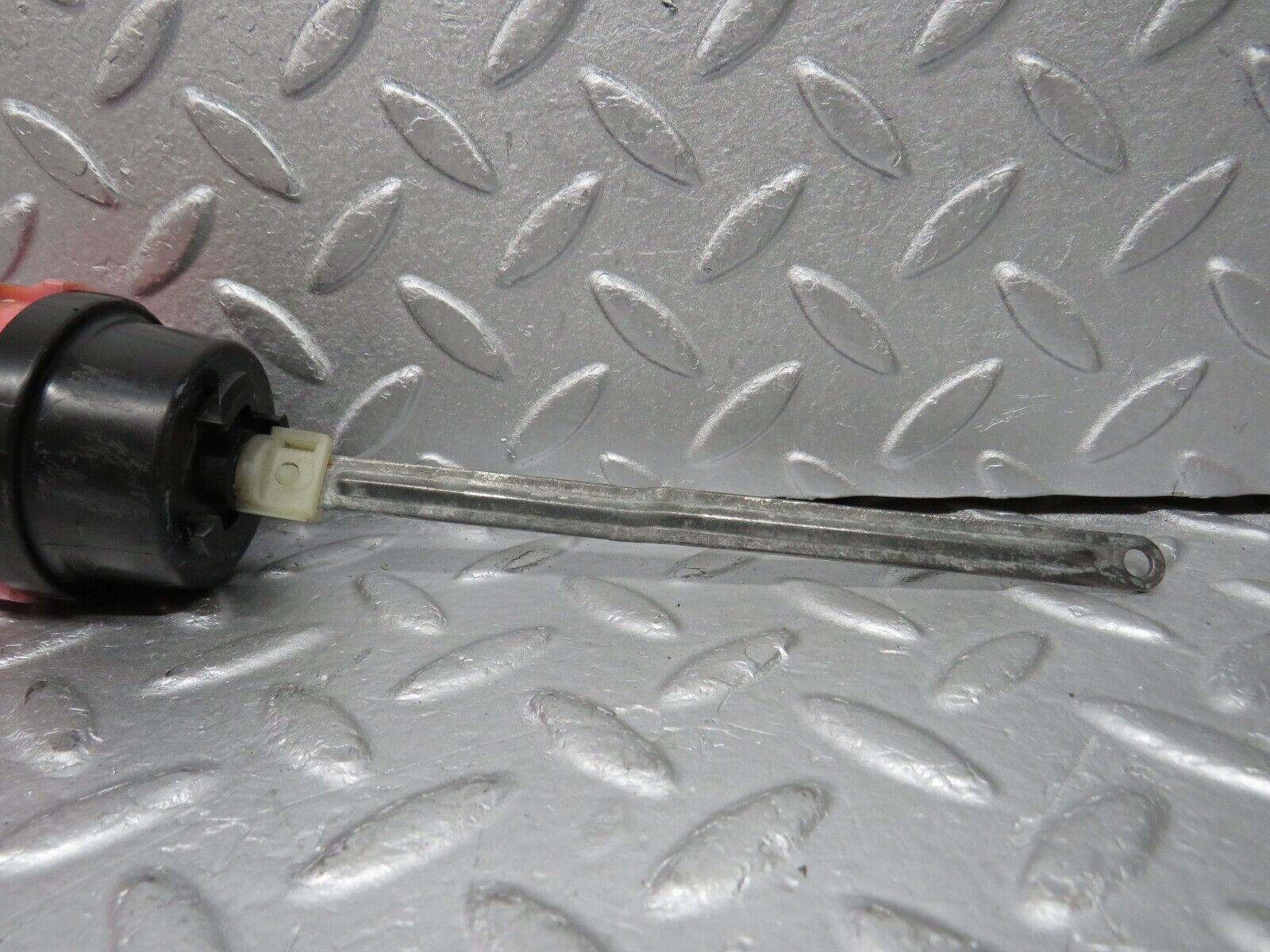 38057 Mercedes-Benz A124 320E Cabriolet Heater Box Vacuum Actuator