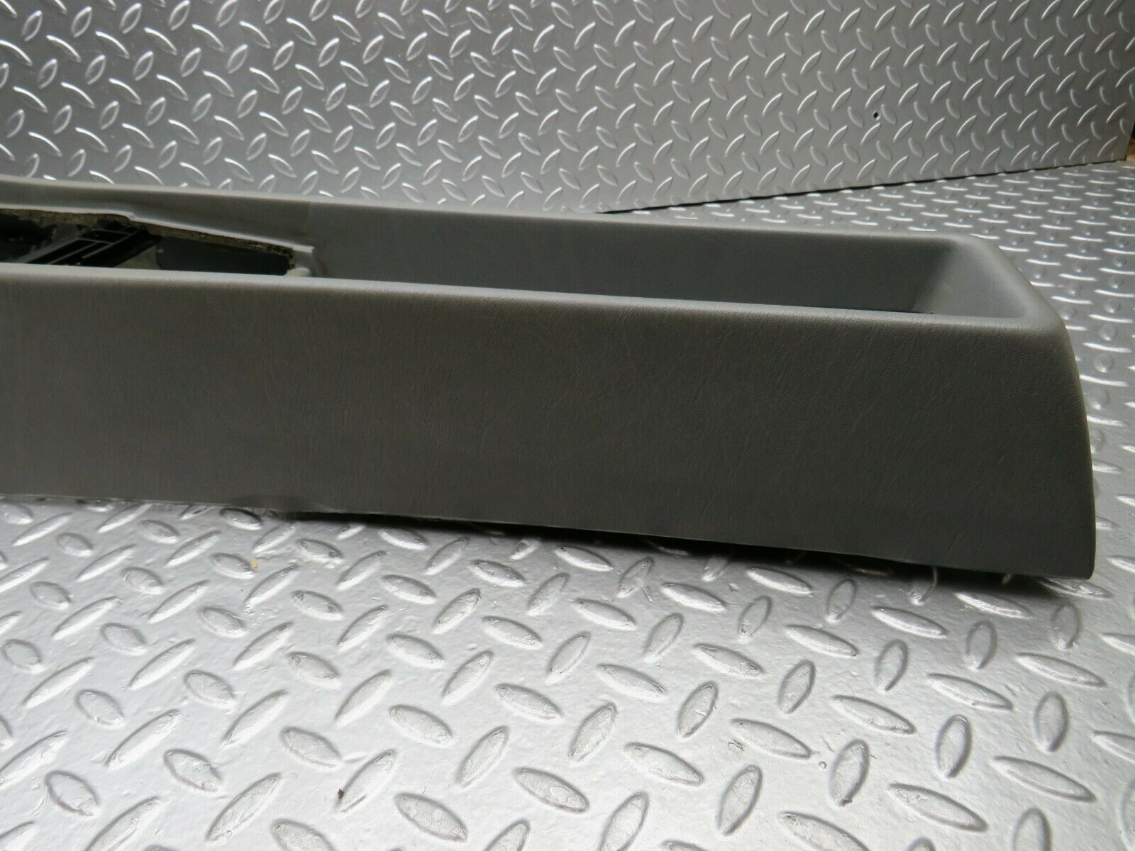 22335 Mercedes-Benz C124 E220 Coupe Centre Console Grey