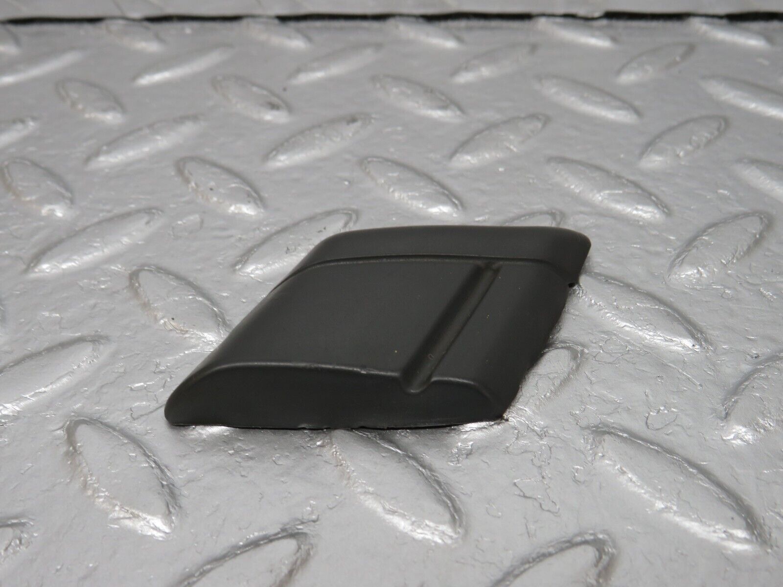 33998 Mercedes-Benz W124 260E Rear Right Fender Wing Centre Moulding Trim