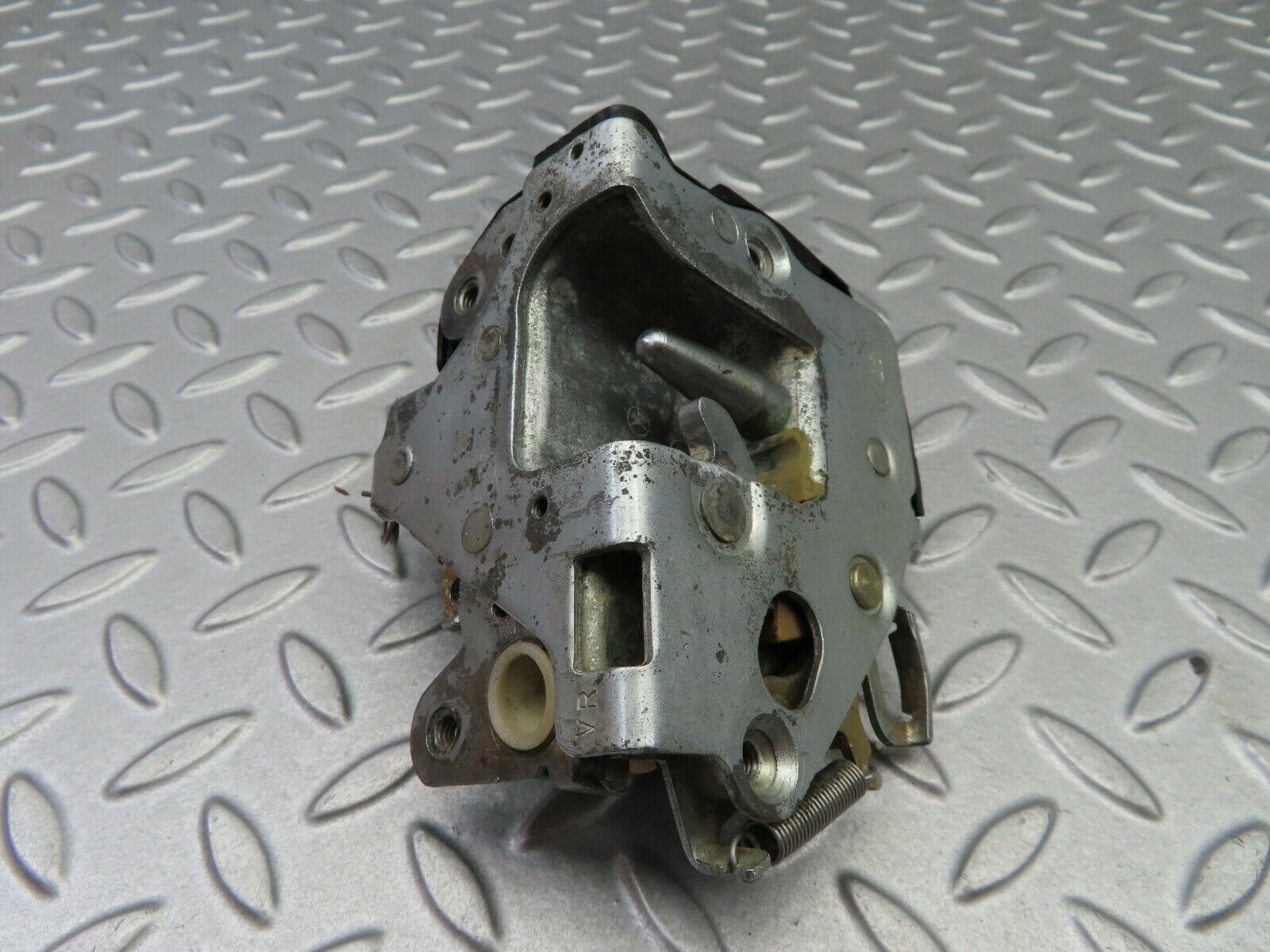 6118 Mercedes-Benz W126 380SE Front Right Door Lock Mechanism