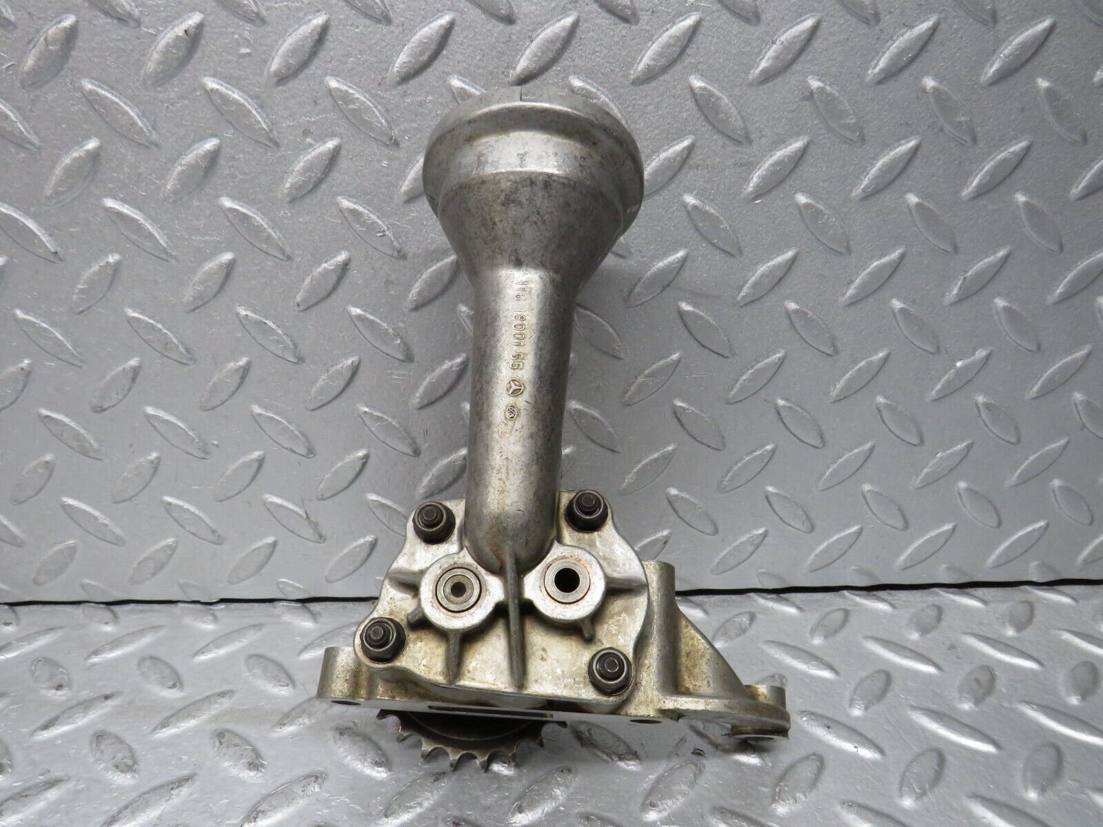 37646 Mercedes-Benz W109 300SEL Oil Pump 1161800155 1161810212