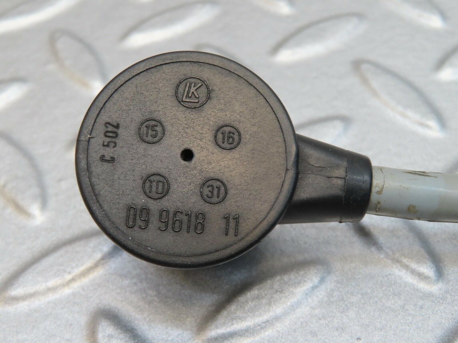 15997 Mercedes-Benz W123 280E Ignition Control Unit Cable 09961811