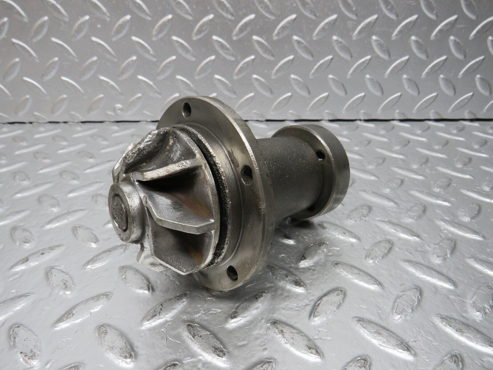 31075 Mercedes-Benz W123 200D Water Pump