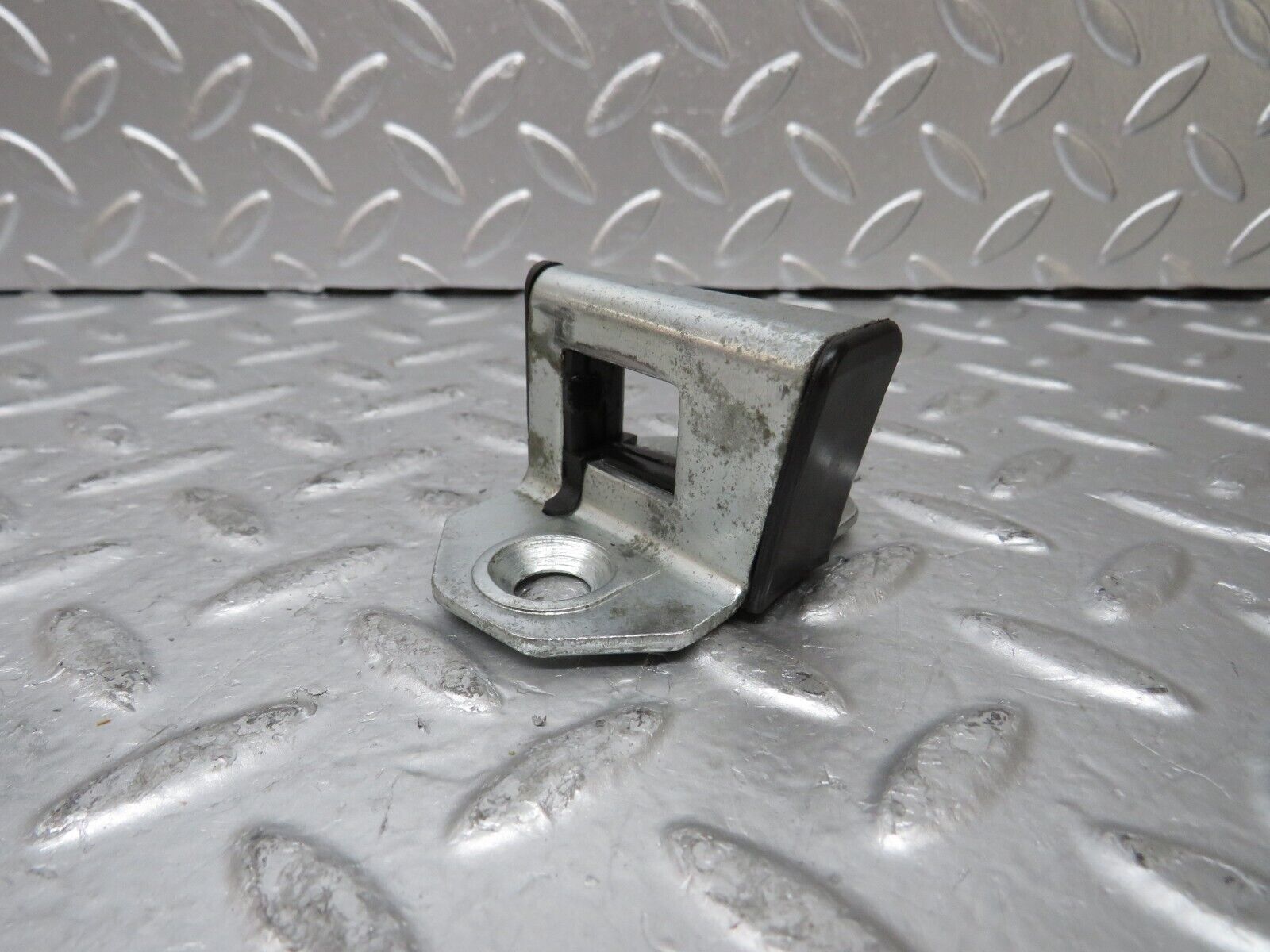 25845 Mercedes-Benz W124 280E Door Lock Latch