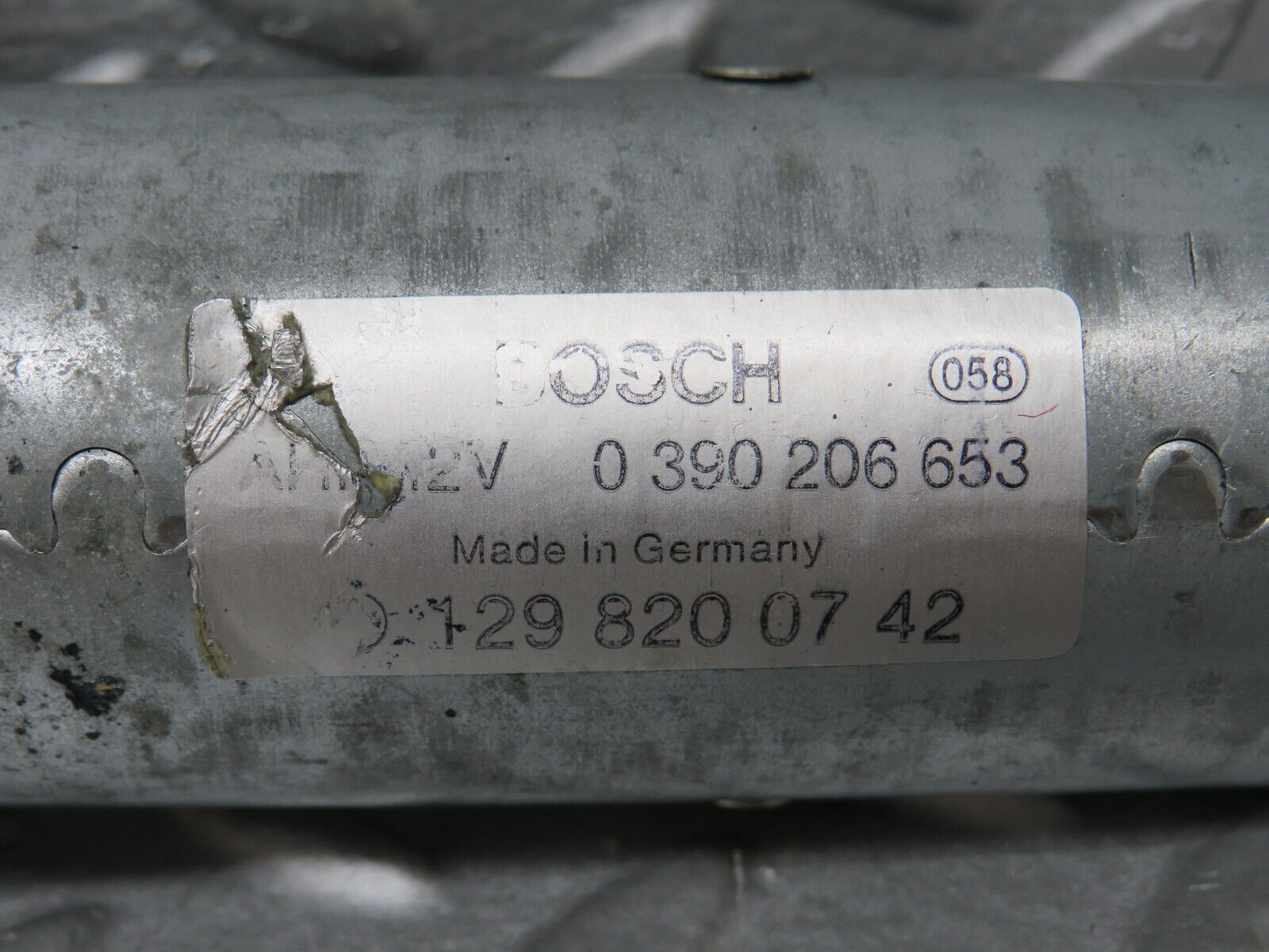 36820 Mercedes-Benz R129 300SL-24 Front Right Seat Adjustment Motor Bosch 1298200742 0390206653