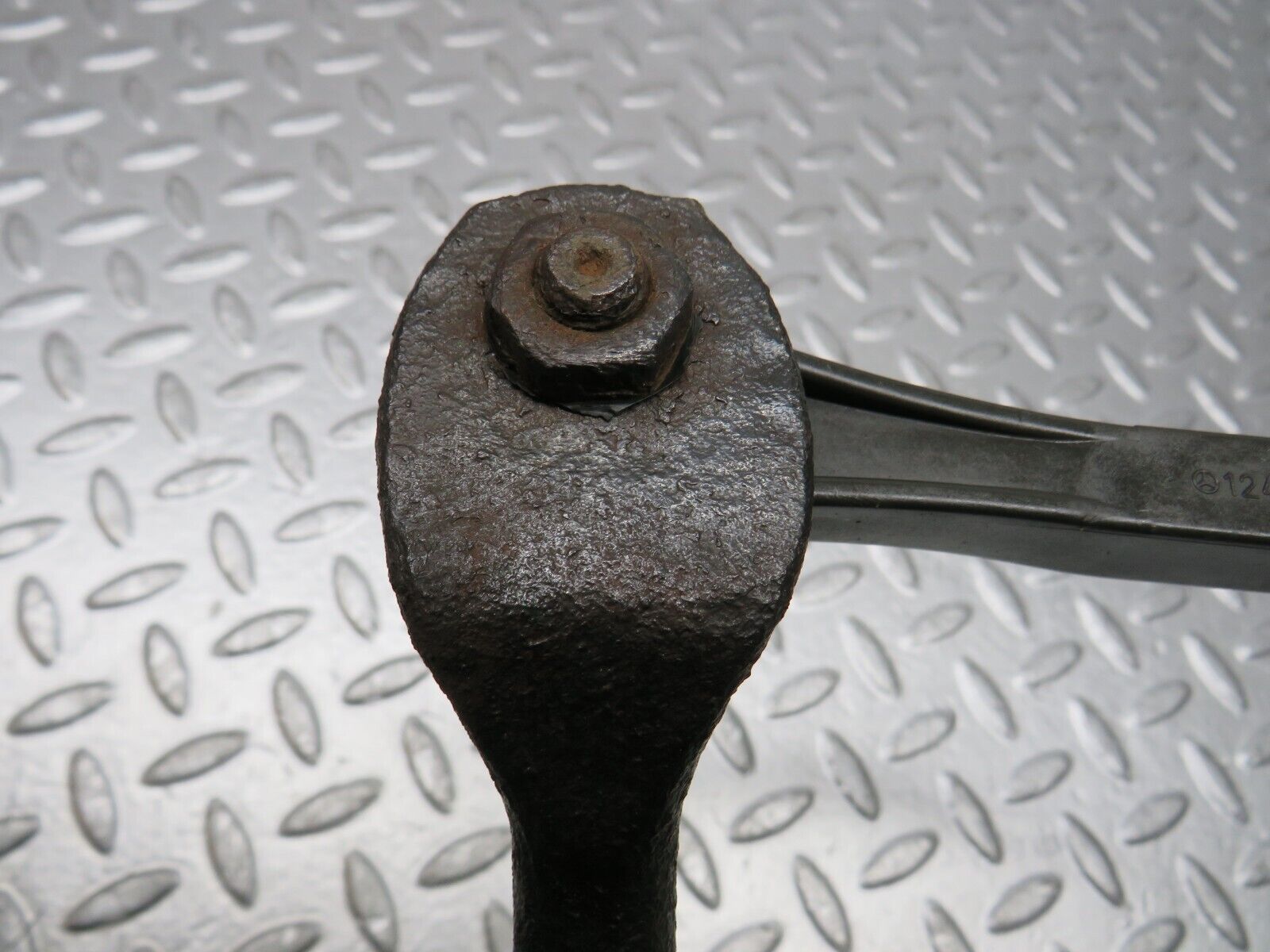 38173 Mercedes-Benz A124 320E Cabriolet Anti Roll Bar Rear Axle 1243260116