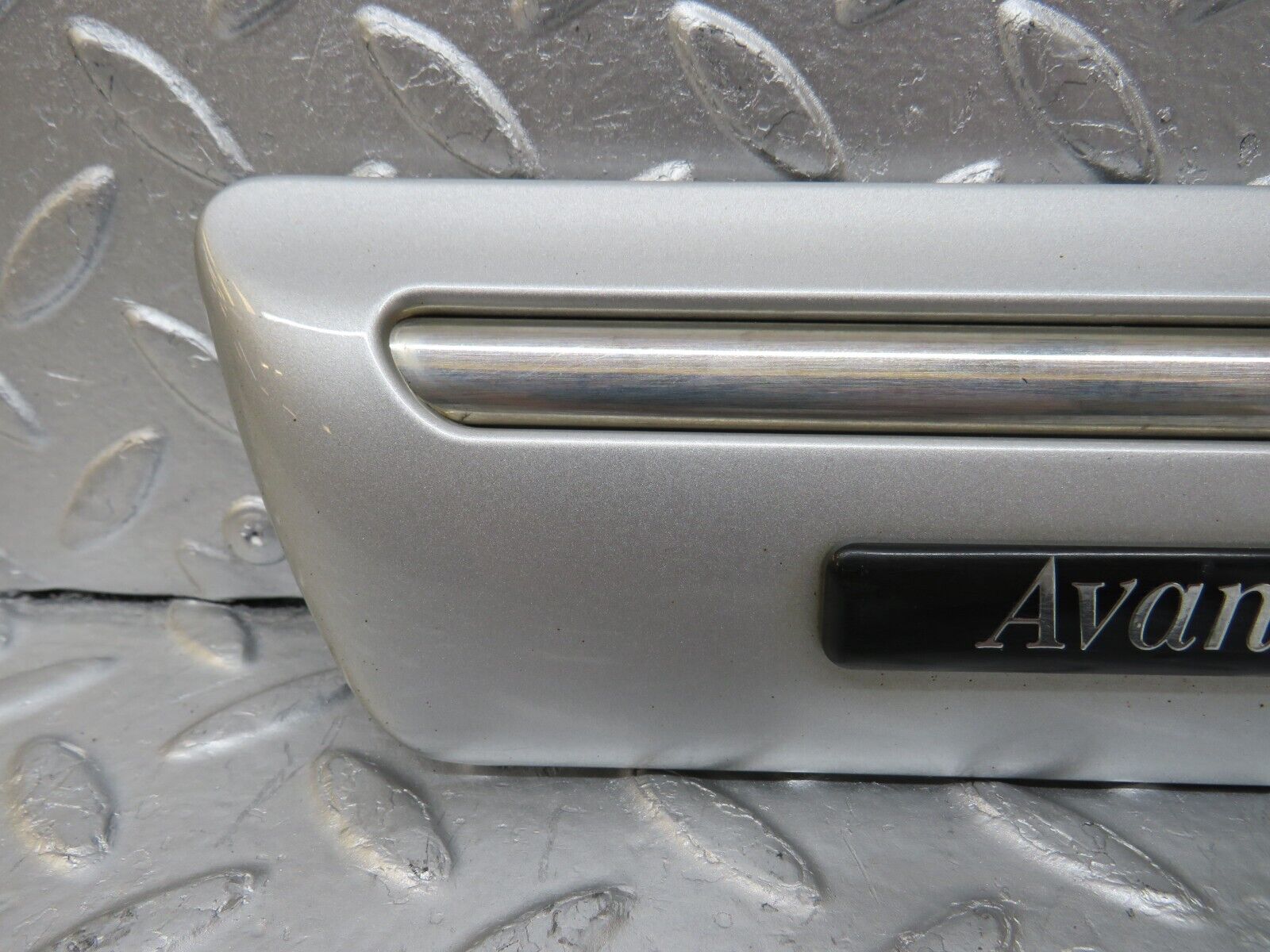 34718 Mercedes-Benz W210 320E Front Left Fender Wing Centre Moulding Trim 210690018