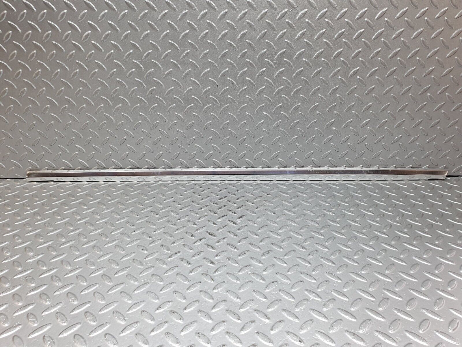 41187 Mercedes-Benz W126 300SE Rear Right Door Chrome Moulding Trim