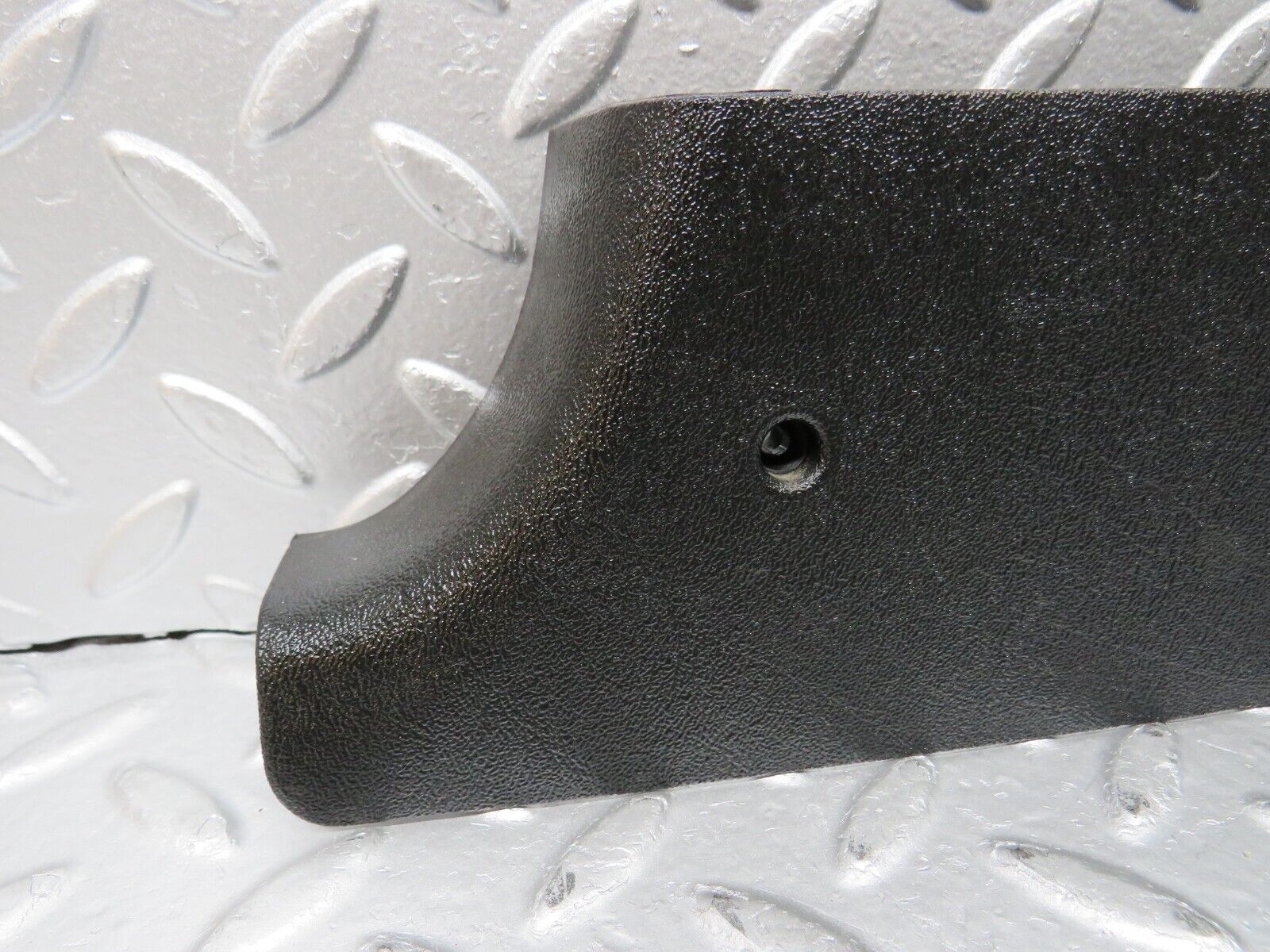 31684 Mercedes-Benz W201 190LE 1.8L B Pillar Bottom Cover Right Black 2016920222