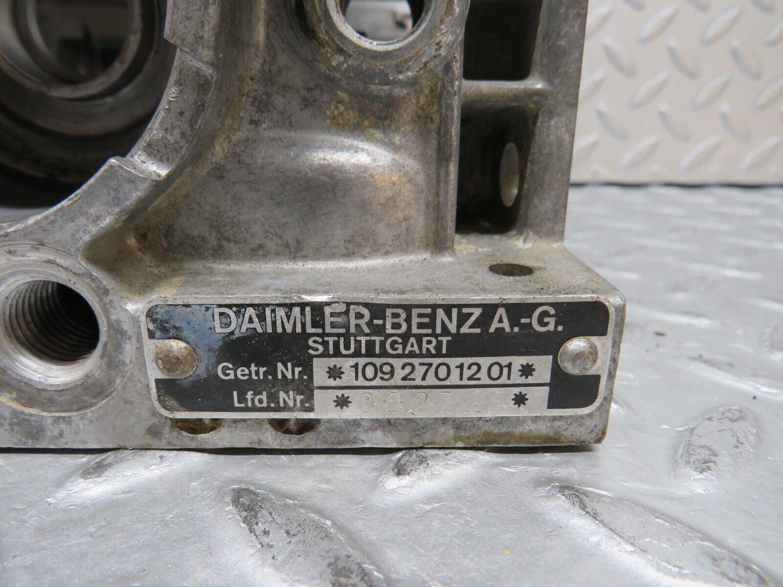 37679 Mercedes-Benz W109 300SEL Automatic Gearbox Housing 1152712601 1092701201