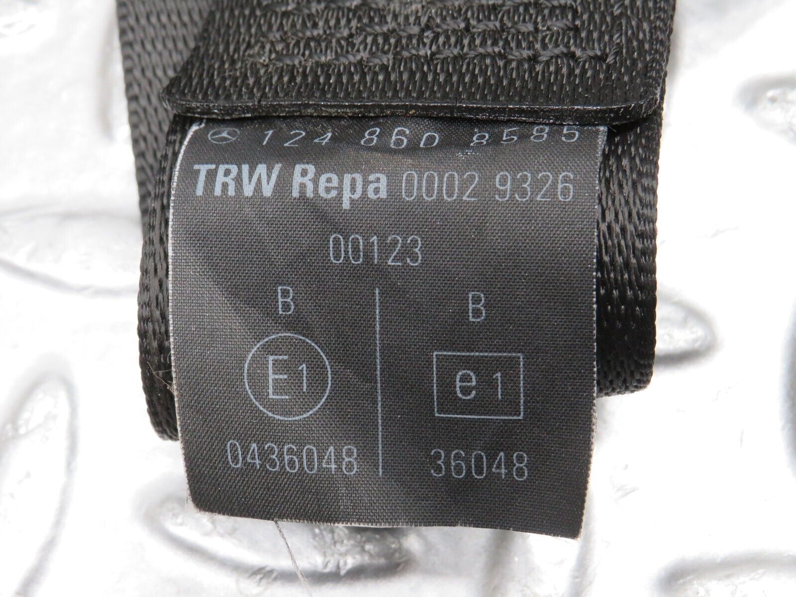 30560 Mercedes-Benz W124 230E Rear Seat Belt & Buckles 1248600086 1248608585