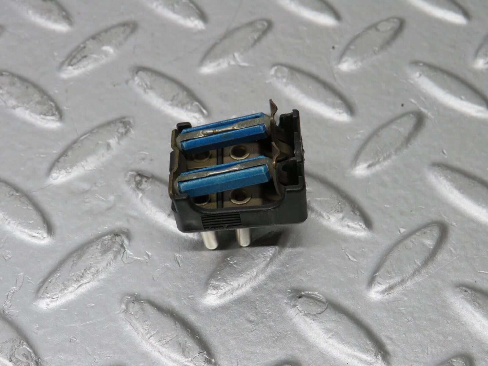 37953 Mercedes-Benz A124 320E Cabriolet Fuse Box Connector 2015400350