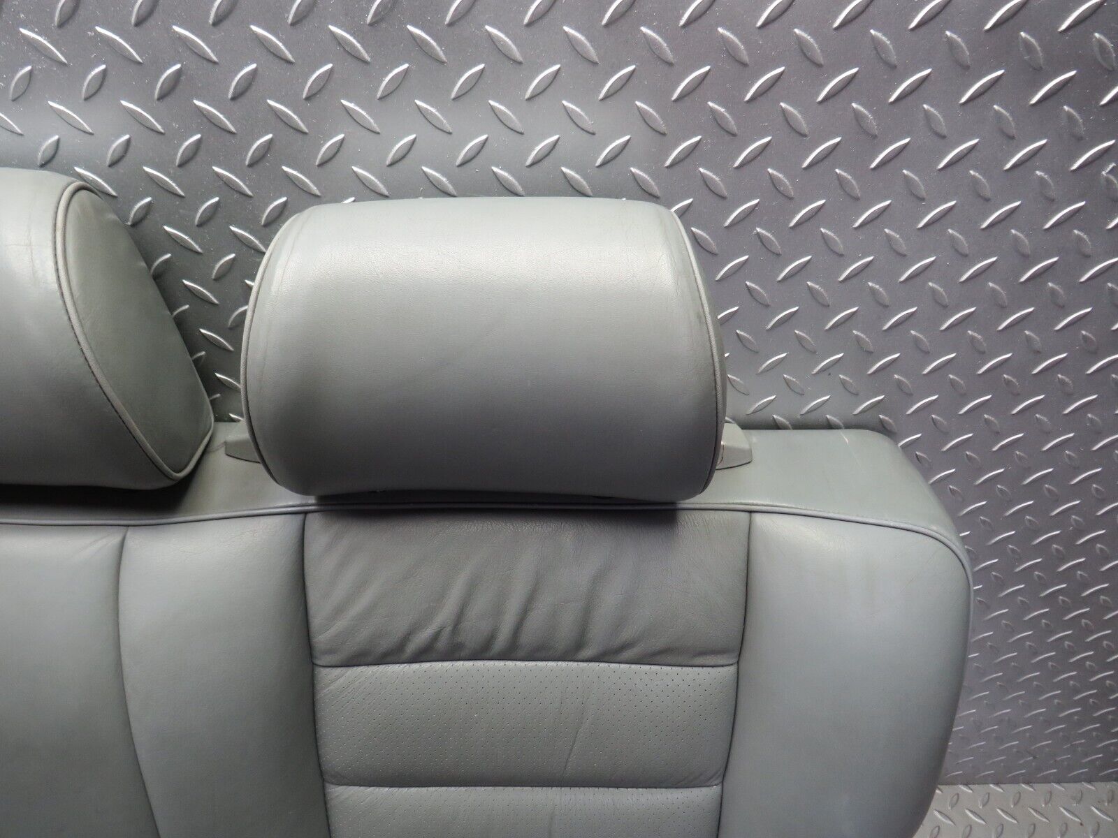 31422 Mercedes-Benz S124 220TE Wagon Rear Seat Leather Grey