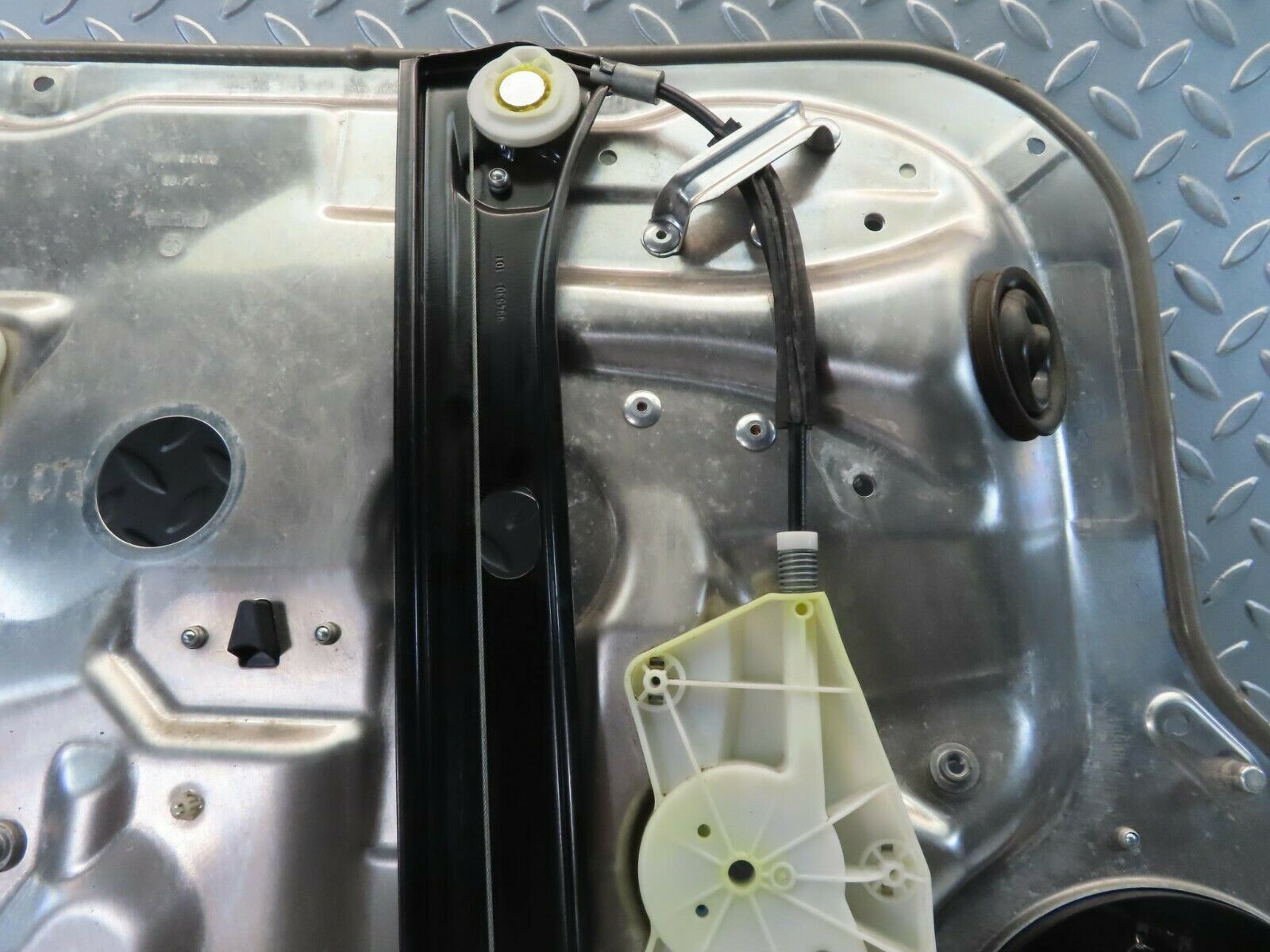 11153 Mercedes-Benz W221 S320 Rear Right Door Window Regulator 2217300279