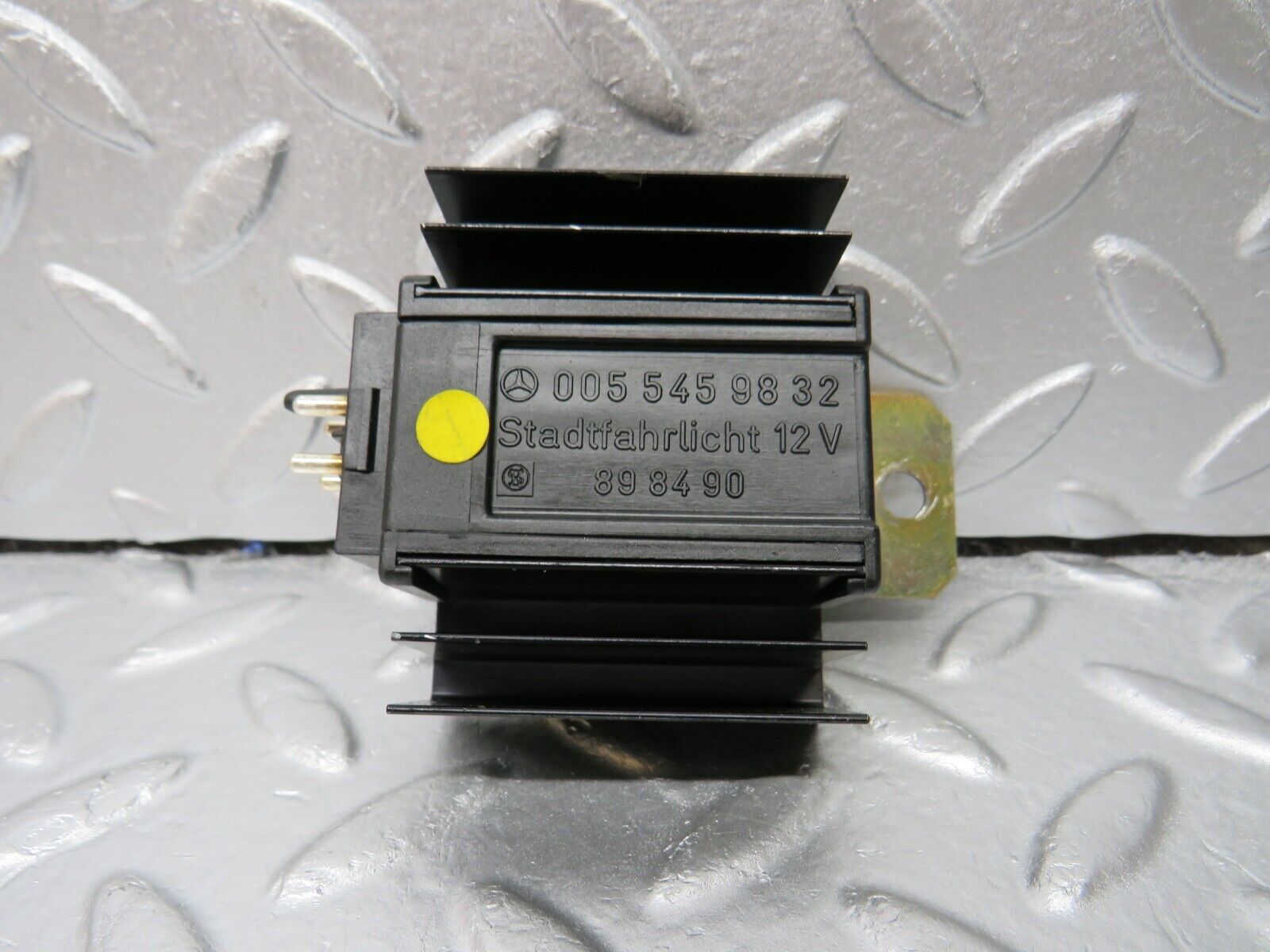 34061 Mercedes-Benz W124 260E ECU Relay 0055459832