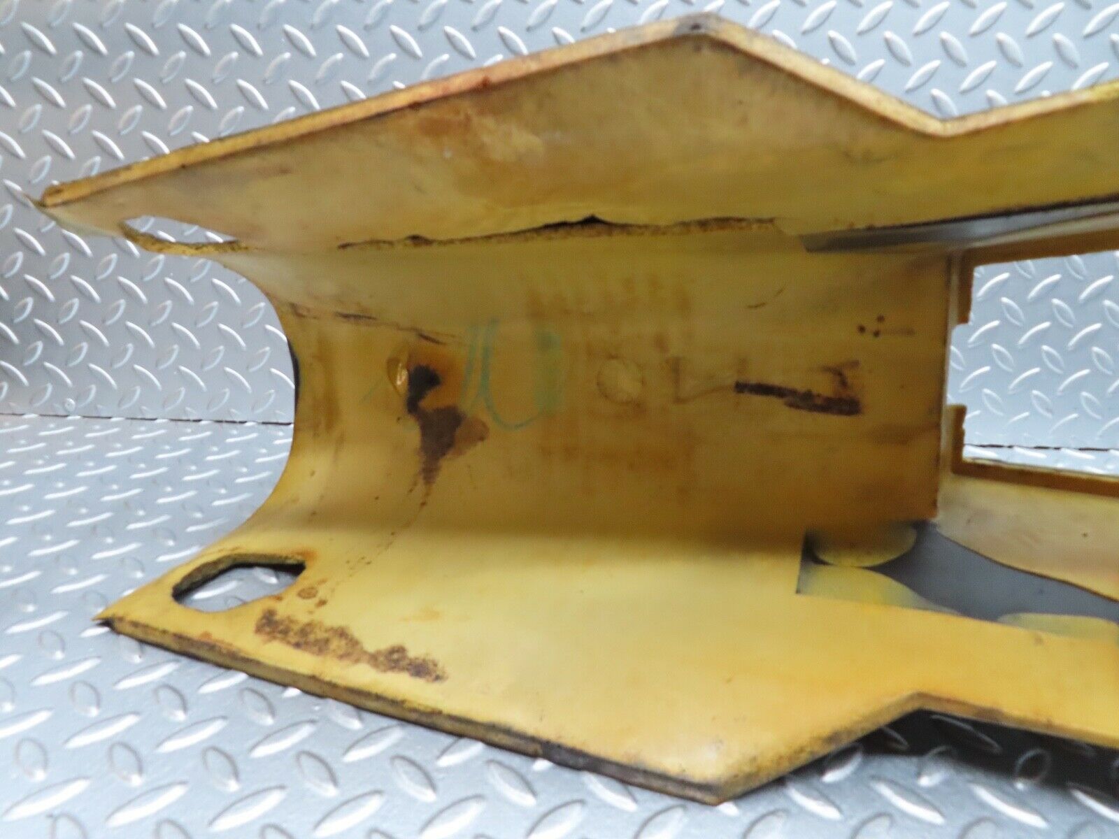 19027 Mercedes-Benz W123 300D Centre Console Black