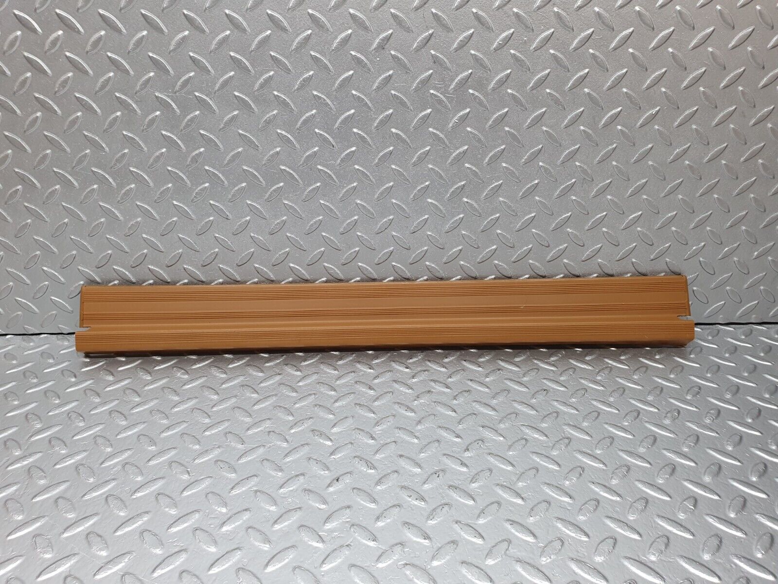 41417 Mercedes-Benz W124 200E Front Right Door Sill Trim Palomino