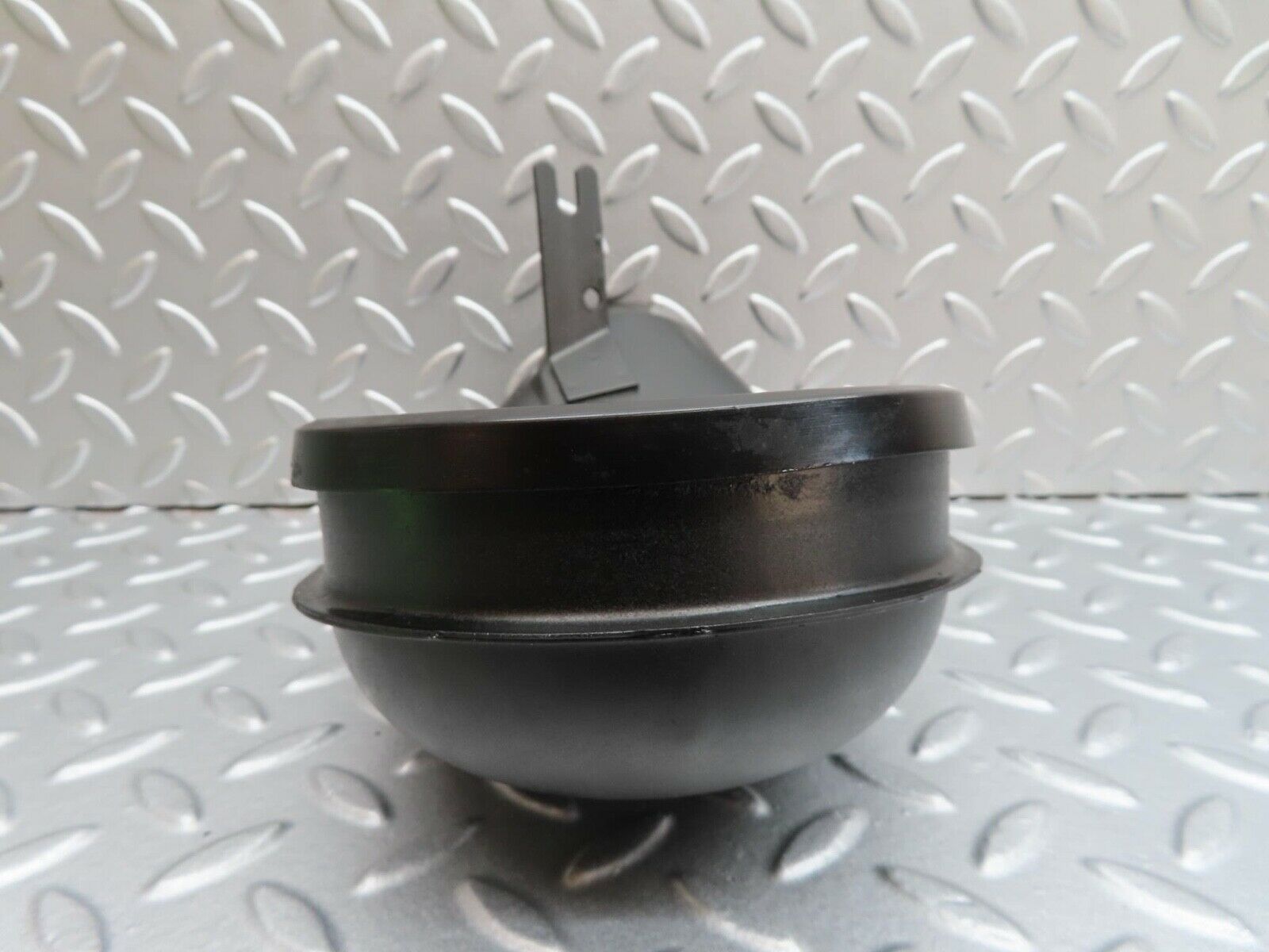 13926 Mercedes-Benz C107 280SLC Air Intake 0000943011