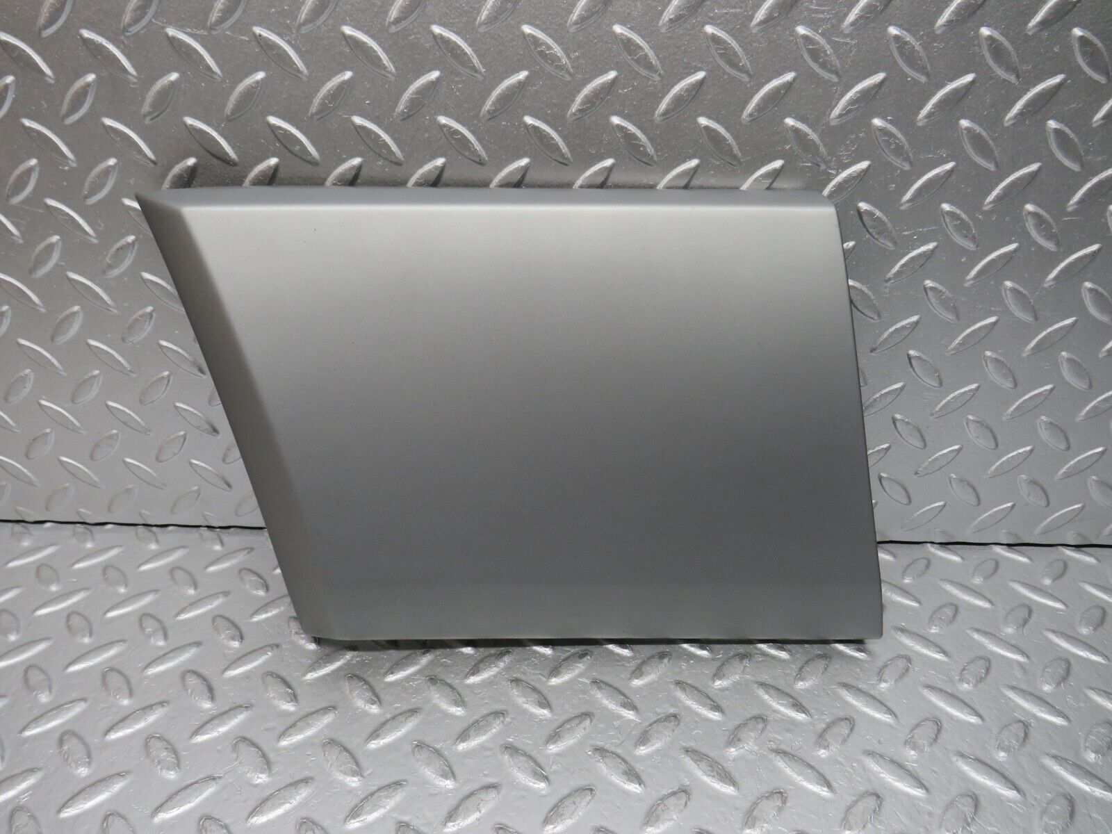 31651 Mercedes-Benz W201 190LE 1.8L Front Left Fender Wing Moulding Trim 2016905340