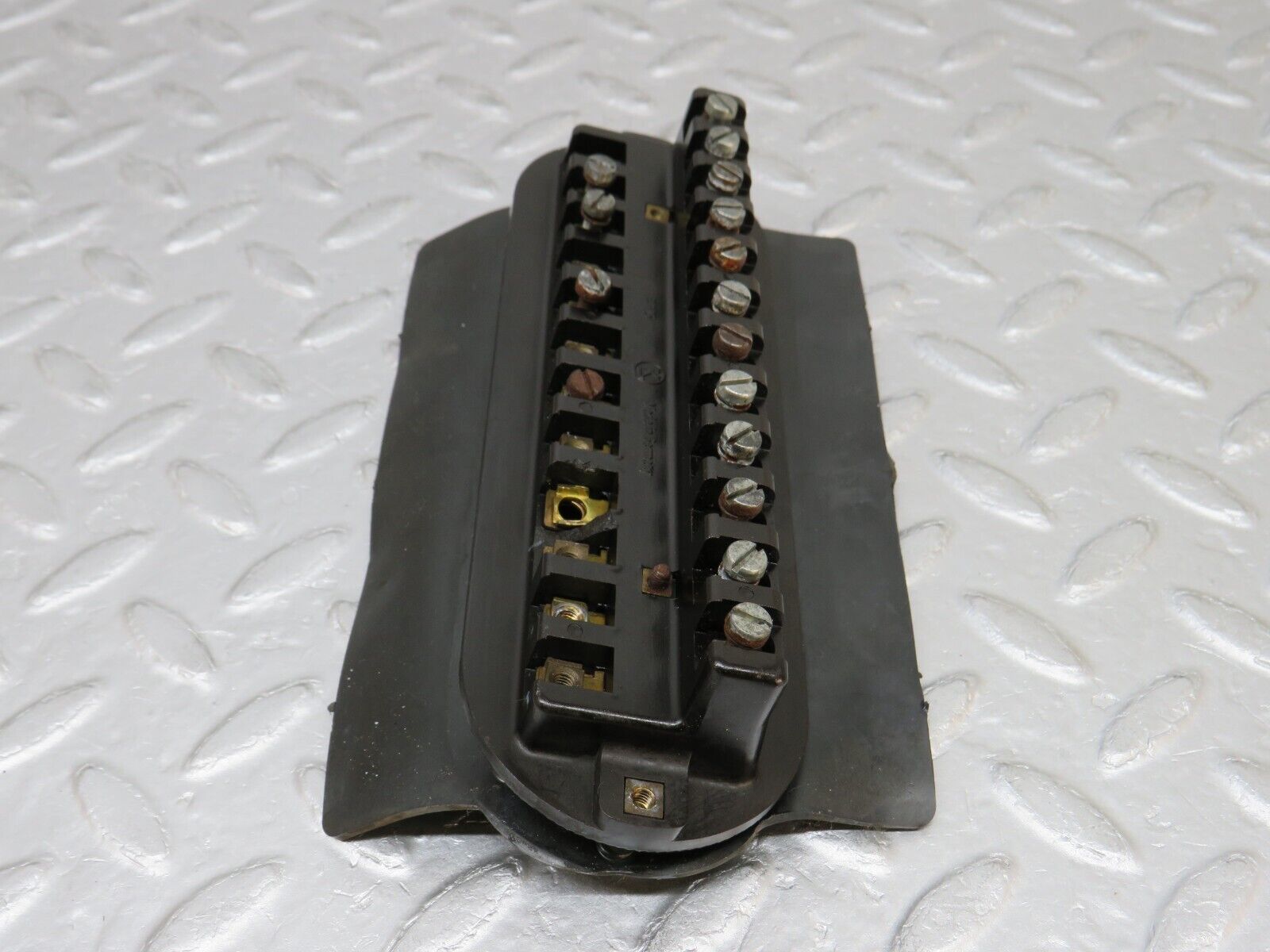 37449 Mercedes-Benz W109 300SEL Fuse Box 1085400150