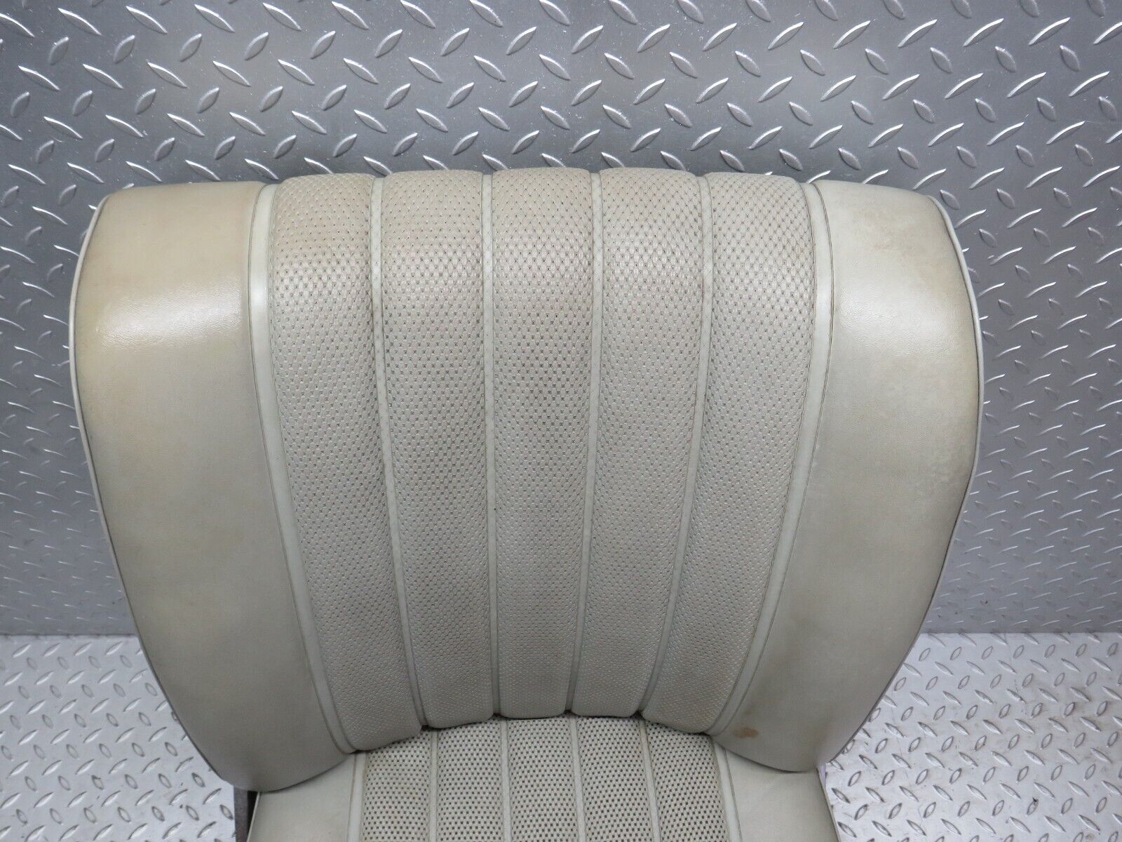 40510 Mercedes-Benz W110 230 Front Right Seat Leather Beige
