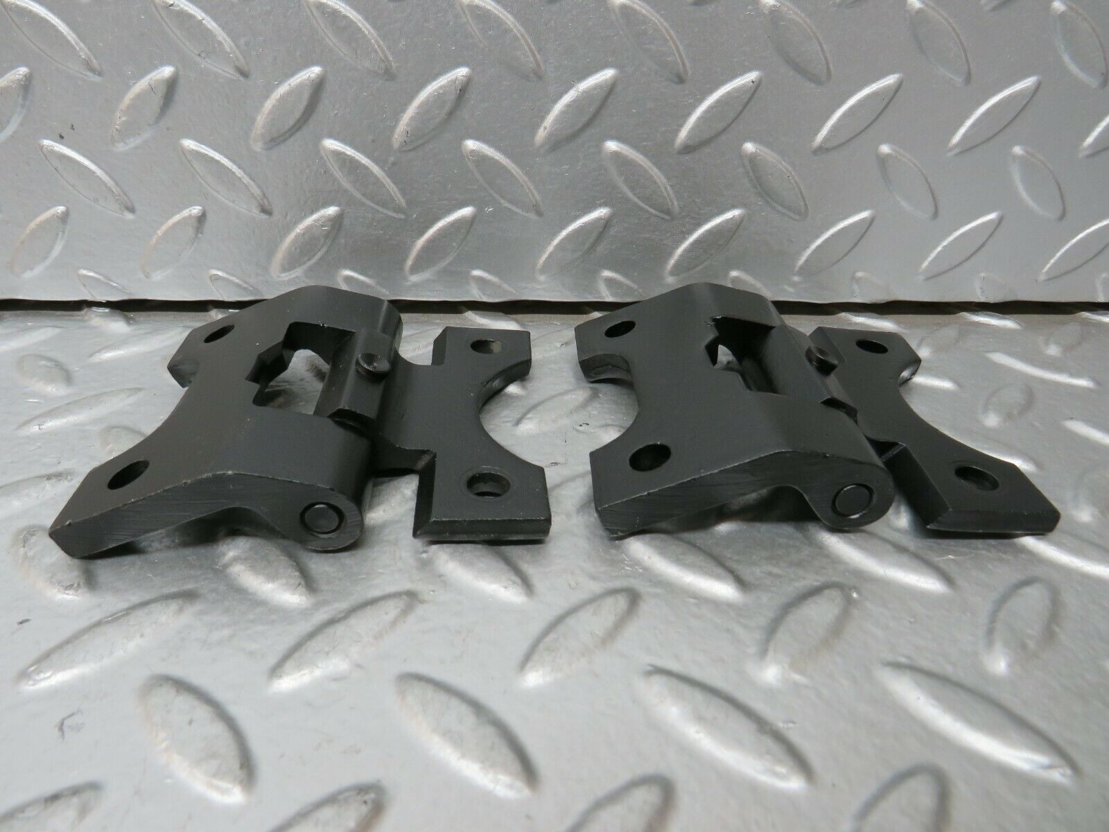 23889 Mercedes-Benz C107 450SLC Coupe Door Hinge Right Pair